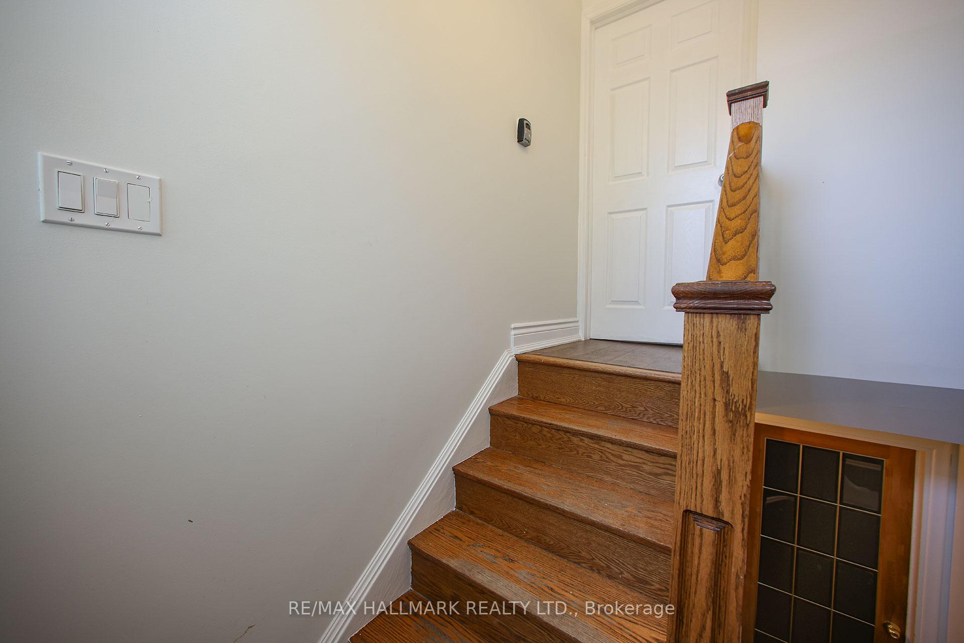 Photo 5 of 33 Patrick Drive, Aurora, Aurora Highlands — HOMEH