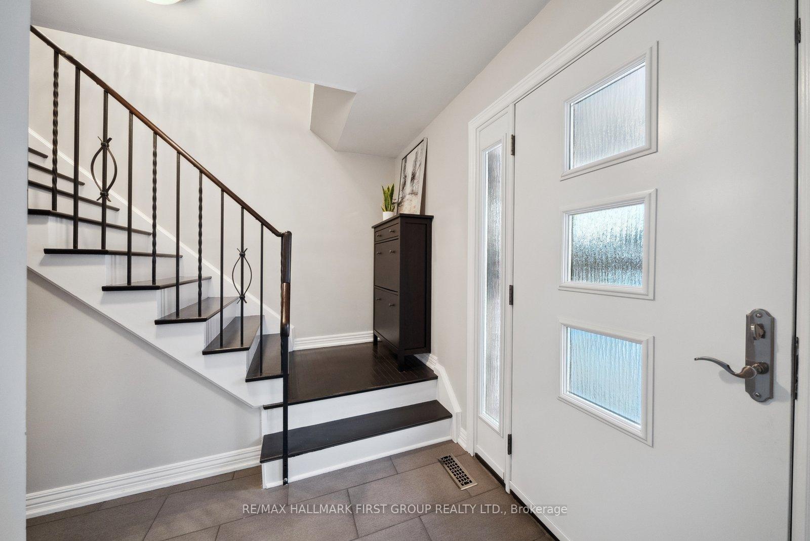 Photo 3 of 820 Hanworth Court, Pickering, West Shore — HOMEH