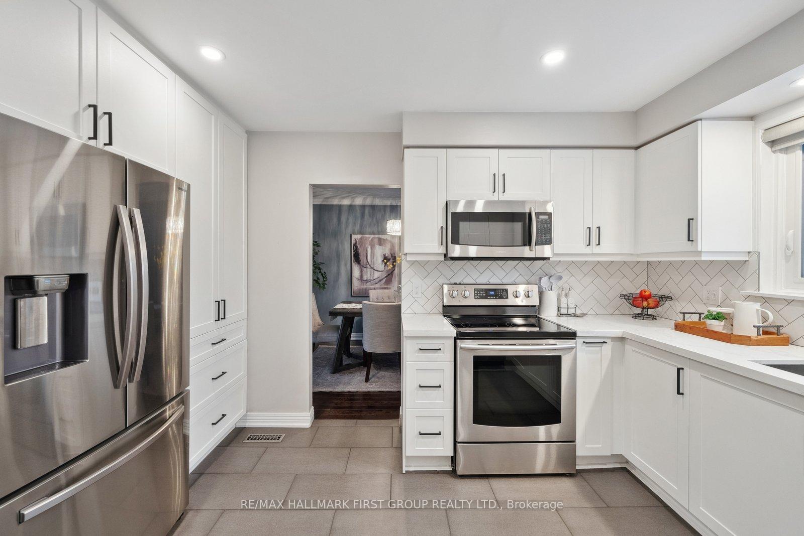 Photo 10 of 820 Hanworth Court, Pickering, West Shore — HOMEH