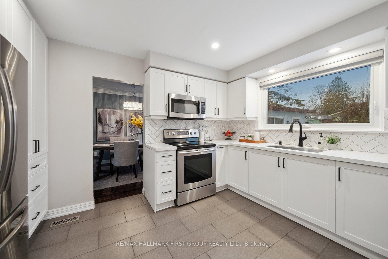 Photo 11 of 820 Hanworth Court, Pickering, West Shore — HOMEH