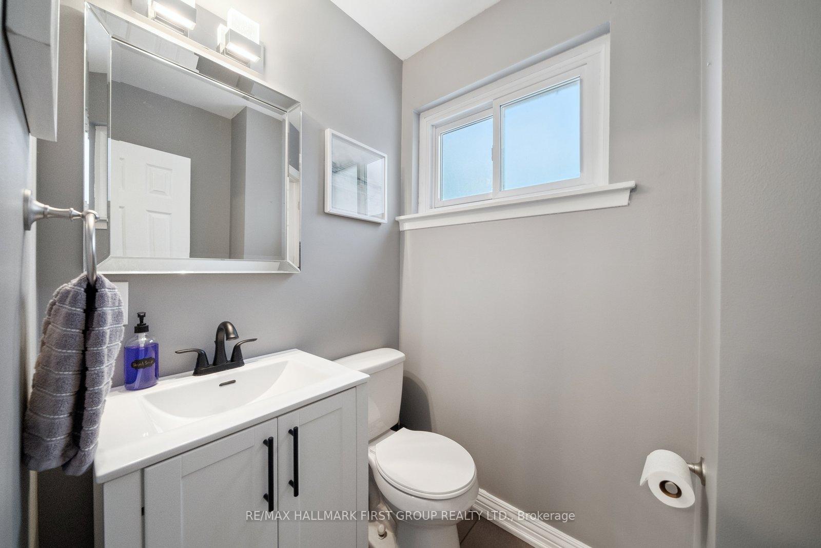 Photo 14 of 820 Hanworth Court, Pickering, West Shore — HOMEH