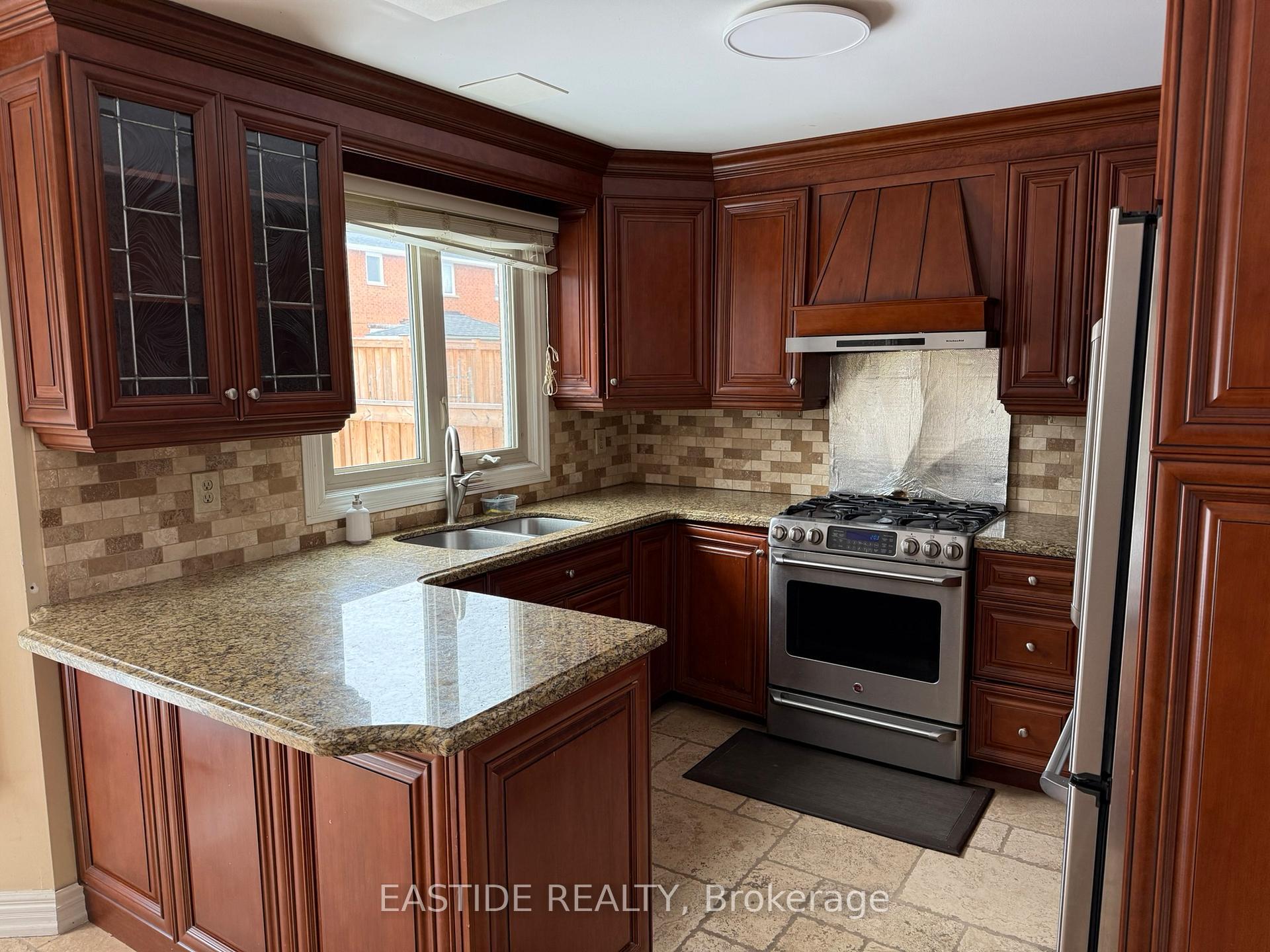 Photo 4 of 54 Liskeard Circle, Vaughan, East Woodbridge — HOMEH