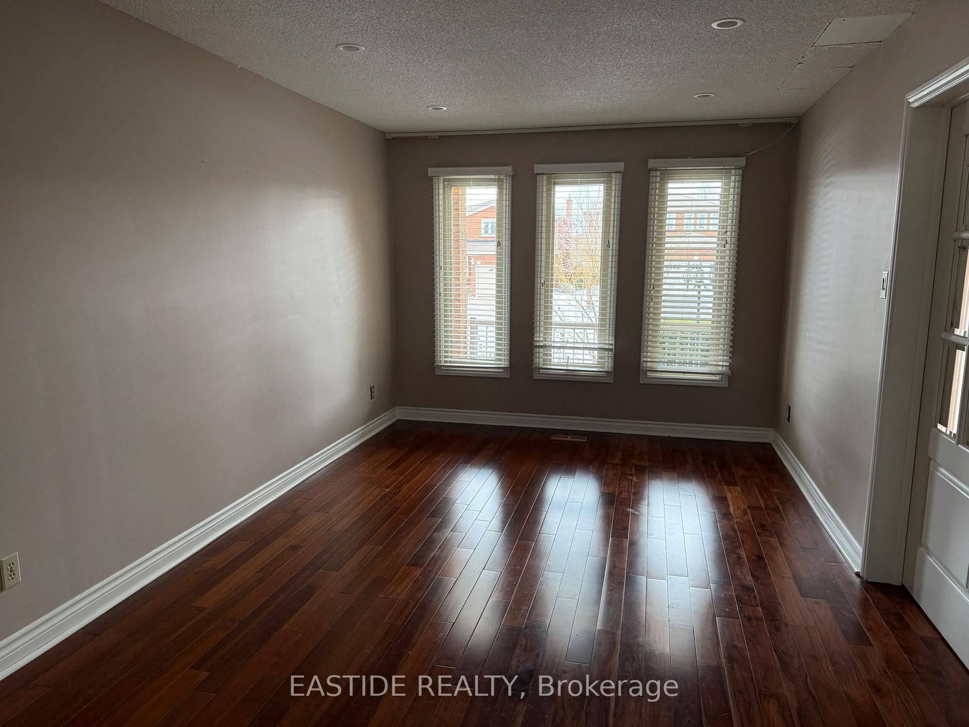 Photo 8 of 54 Liskeard Circle, Vaughan, East Woodbridge — HOMEH