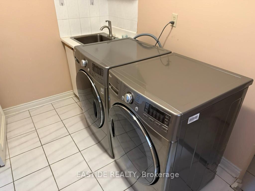 Photo 10 of 54 Liskeard Circle, Vaughan, East Woodbridge — HOMEH