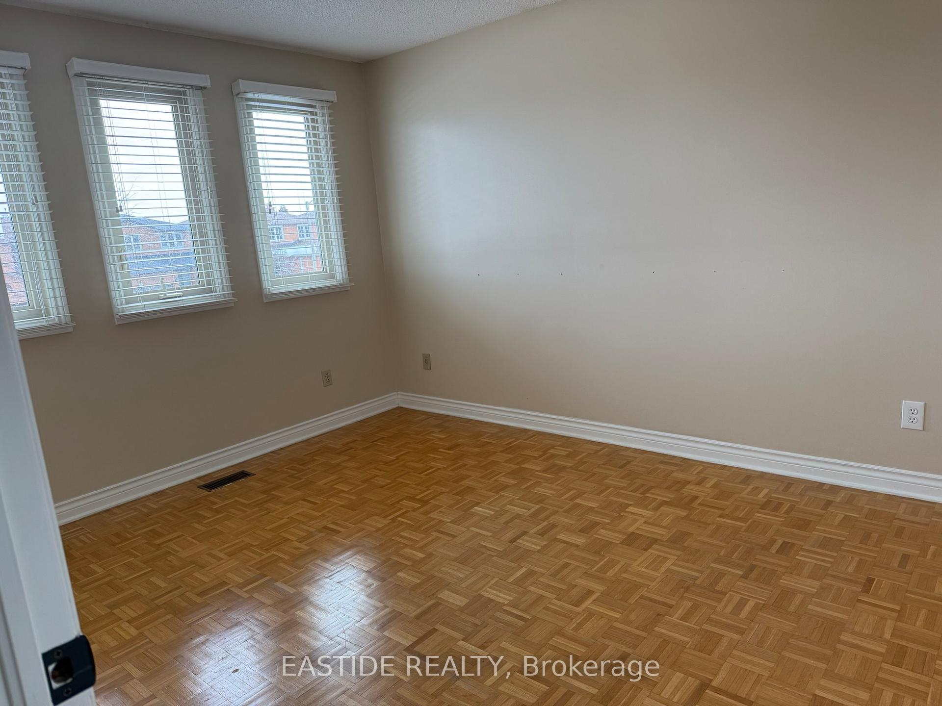 Photo 12 of 54 Liskeard Circle, Vaughan, East Woodbridge — HOMEH