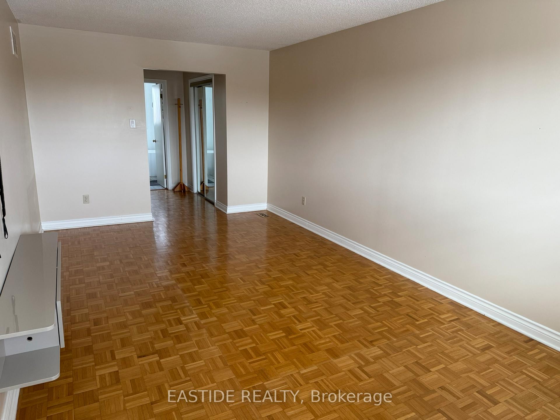 Photo 13 of 54 Liskeard Circle, Vaughan, East Woodbridge — HOMEH