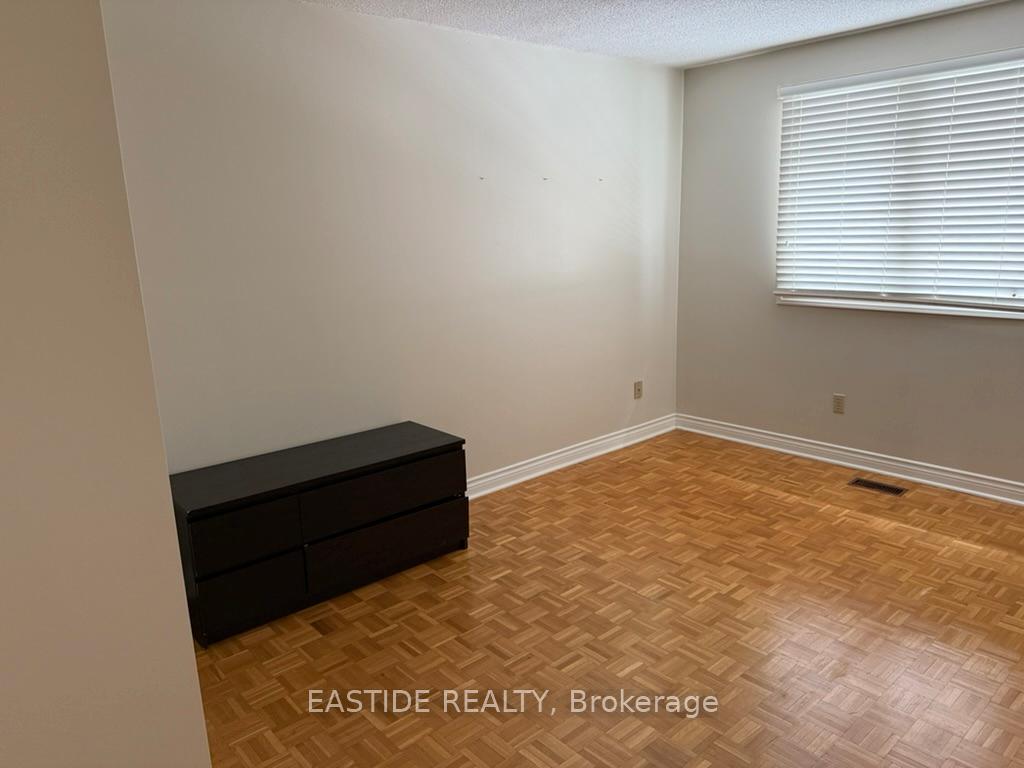 Photo 19 of 54 Liskeard Circle, Vaughan, East Woodbridge — HOMEH