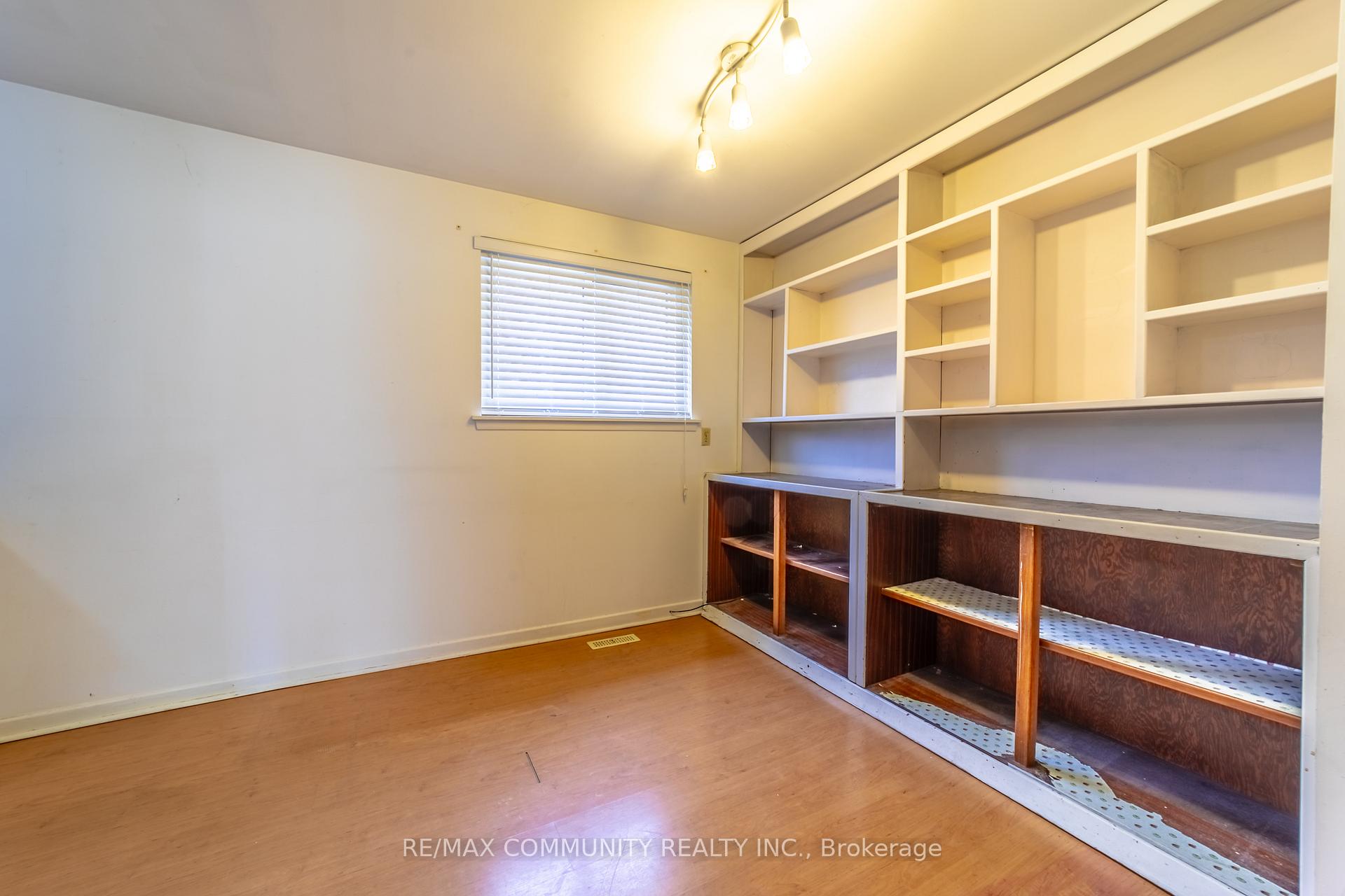Photo 7 of 906 Marinet Crescent, Pickering, West Shore — HOMEH