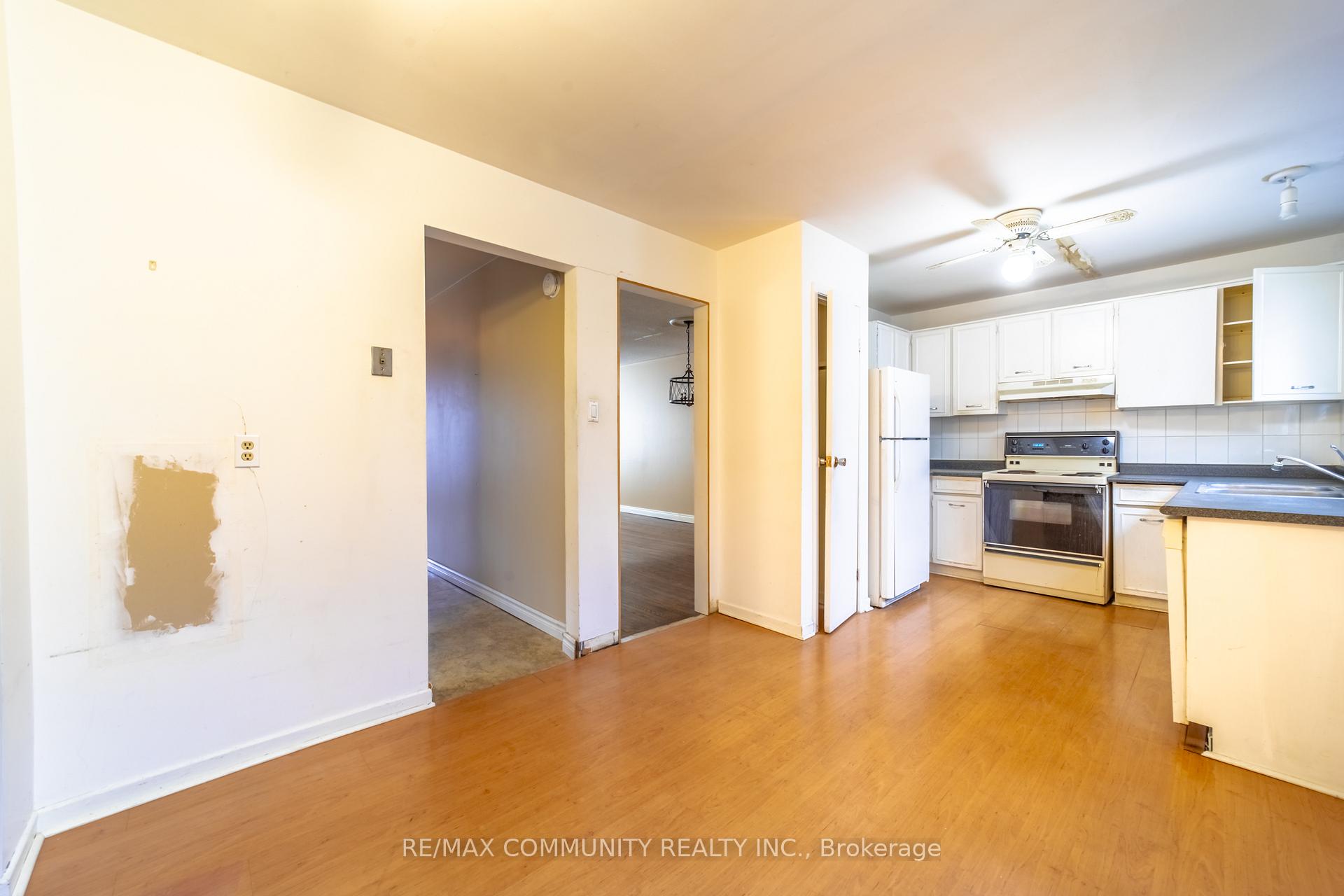 Photo 8 of 906 Marinet Crescent, Pickering, West Shore — HOMEH