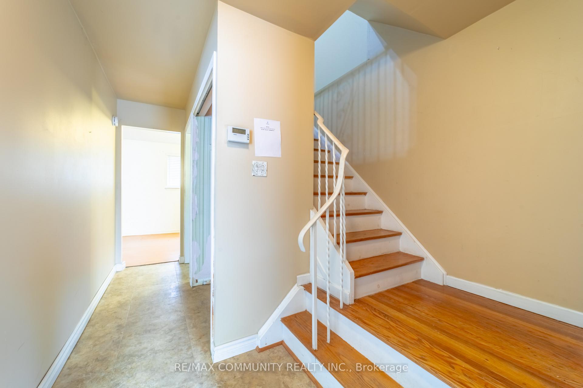 Photo 11 of 906 Marinet Crescent, Pickering, West Shore — HOMEH