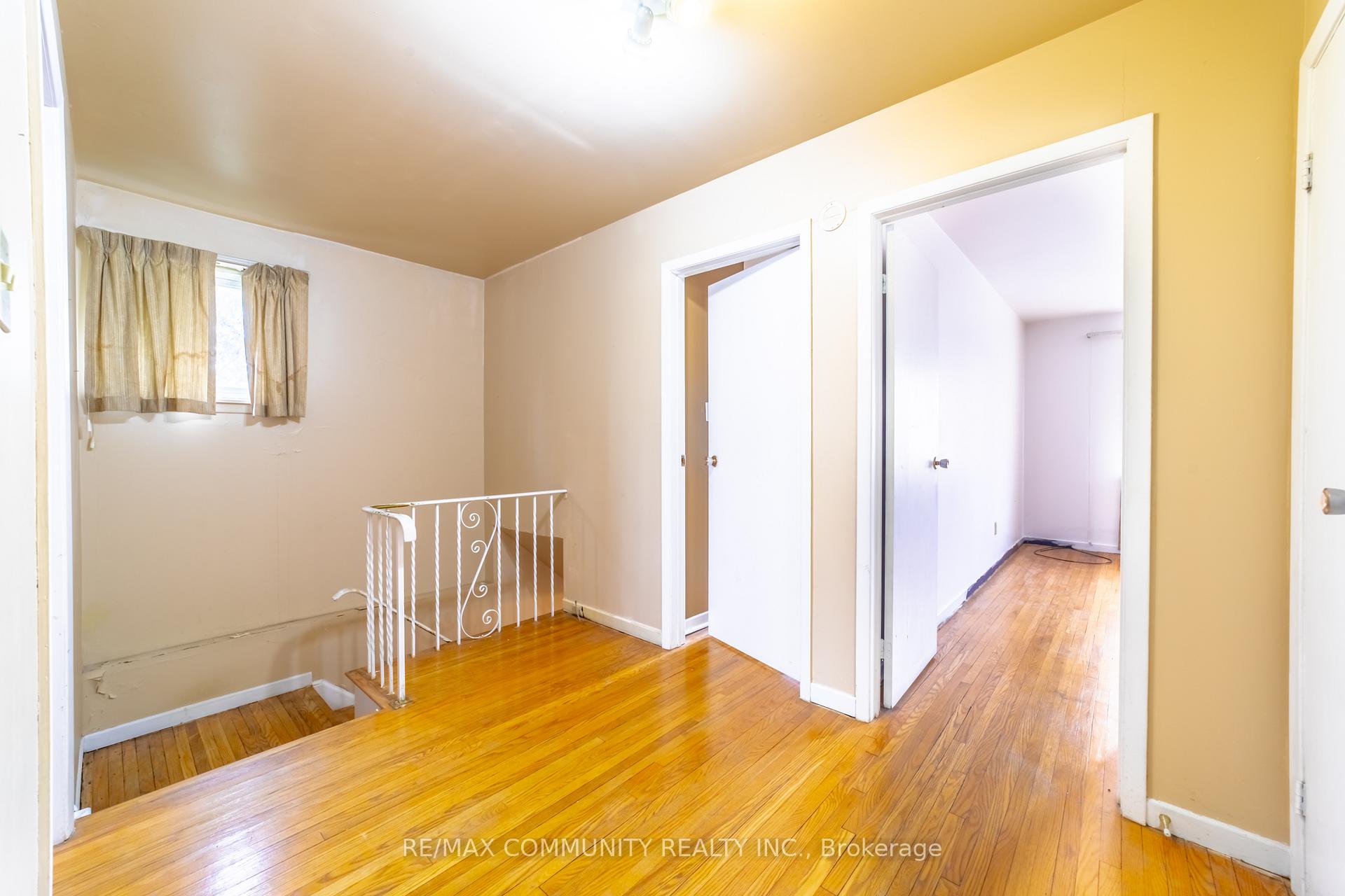 Photo 12 of 906 Marinet Crescent, Pickering, West Shore — HOMEH