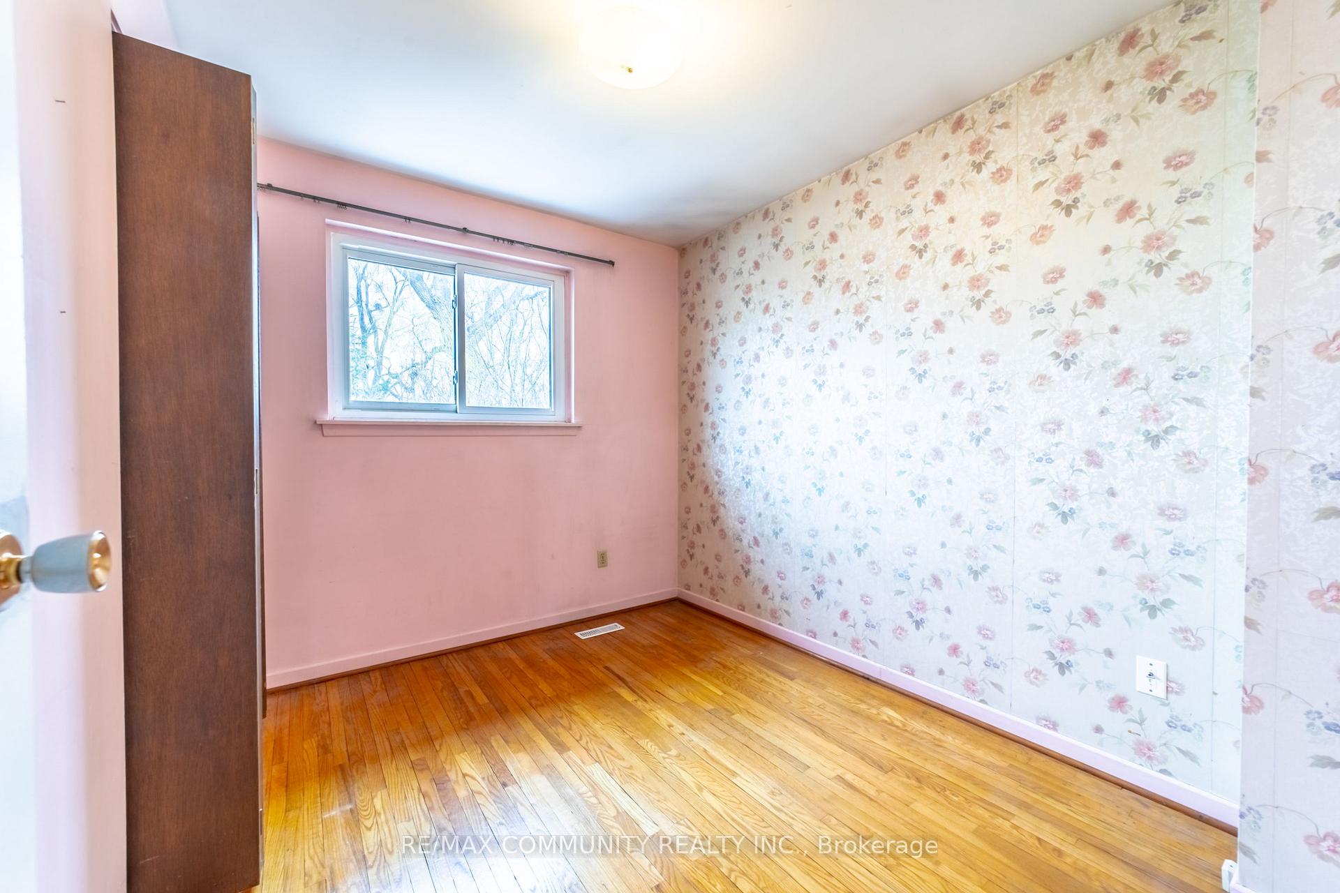 Photo 13 of 906 Marinet Crescent, Pickering, West Shore — HOMEH