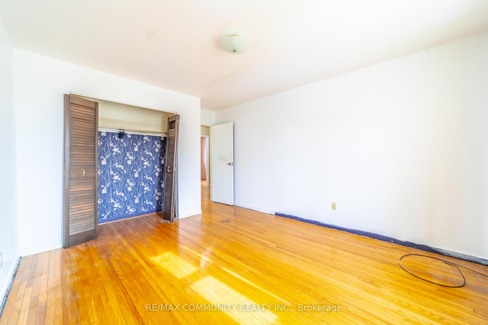 Photo 16 of 906 Marinet Crescent, Pickering, West Shore — HOMEH