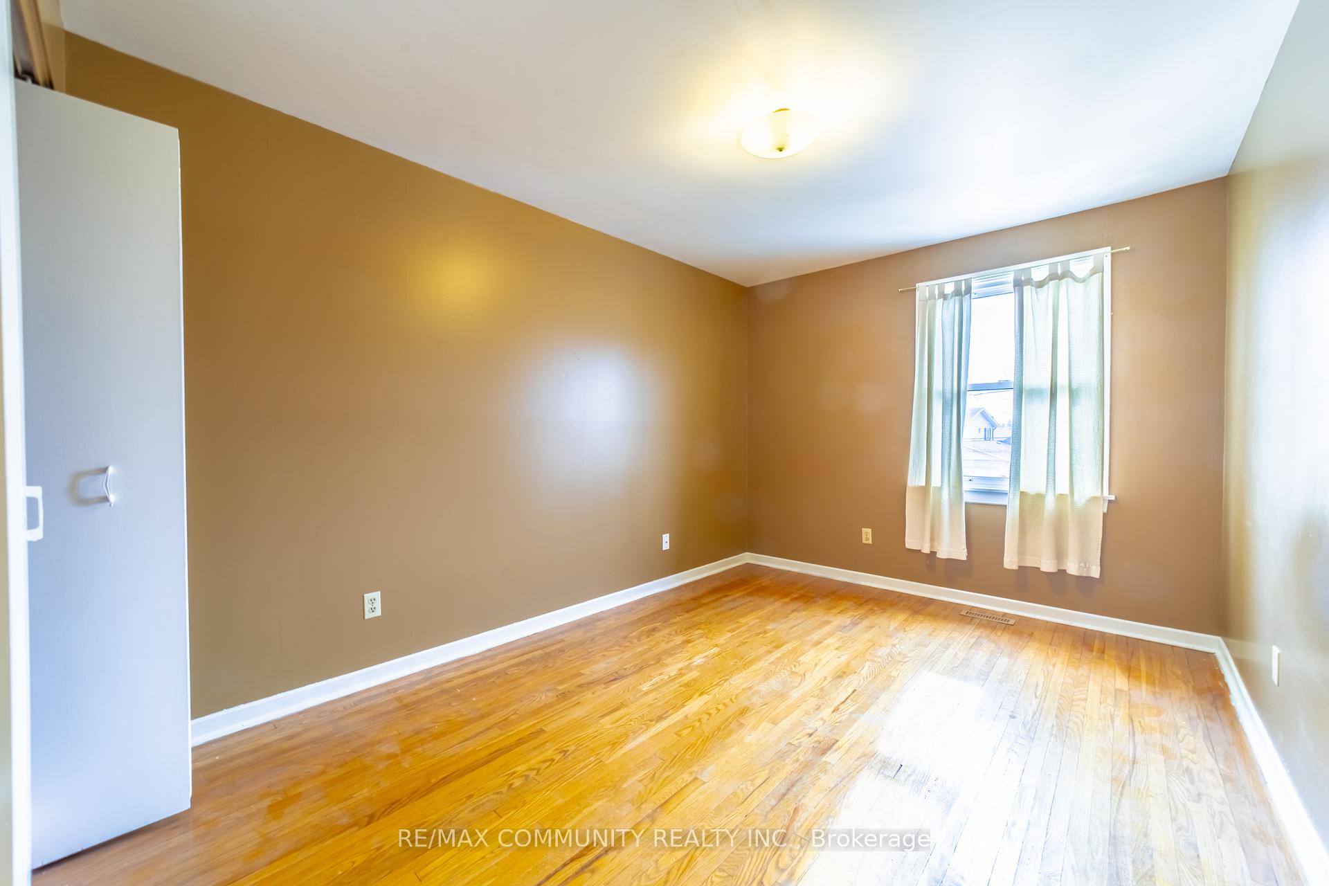 Photo 17 of 906 Marinet Crescent, Pickering, West Shore — HOMEH