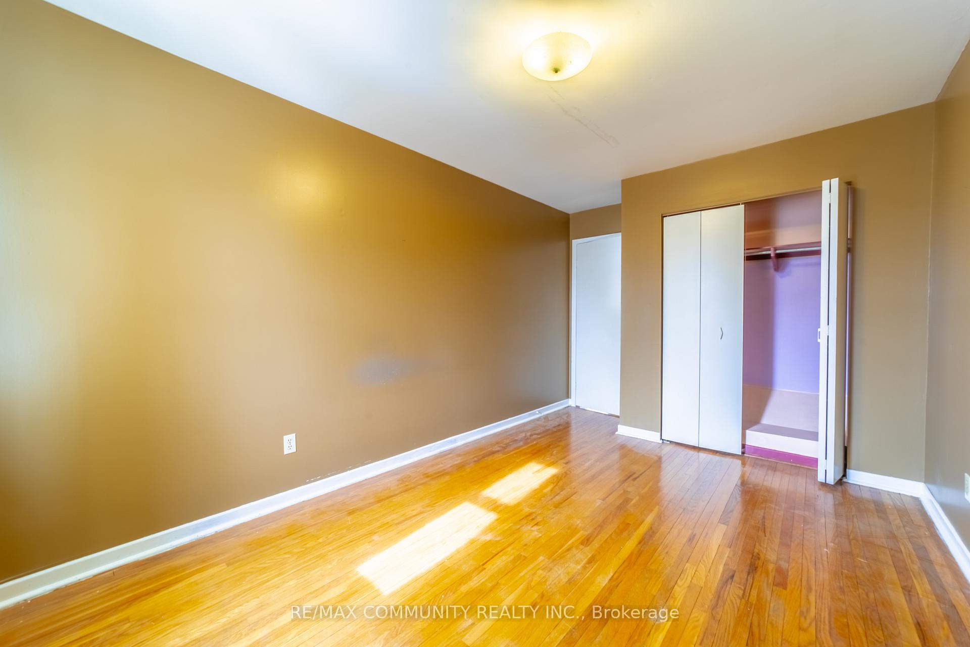 Photo 18 of 906 Marinet Crescent, Pickering, West Shore — HOMEH