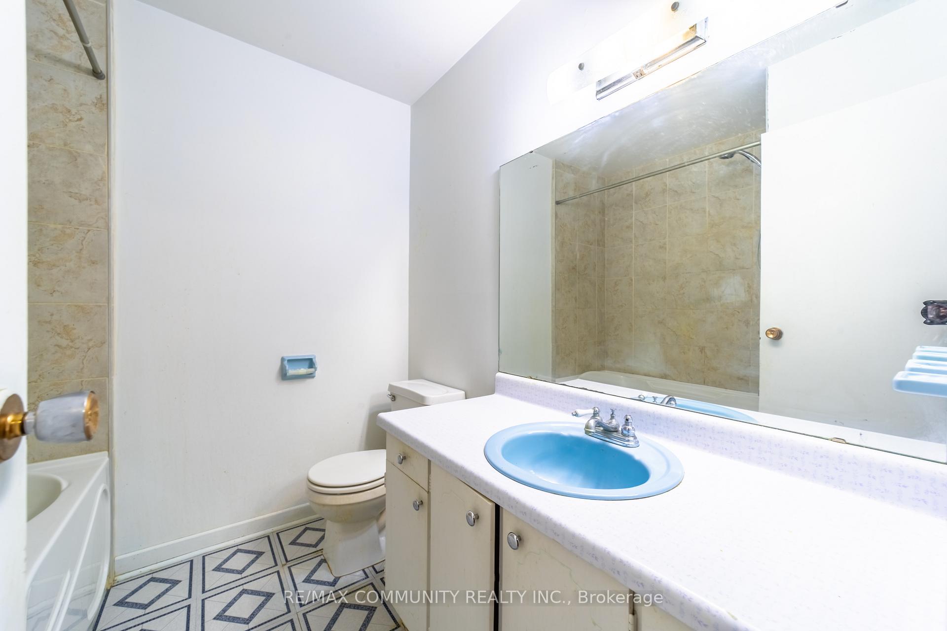 Photo 20 of 906 Marinet Crescent, Pickering, West Shore — HOMEH