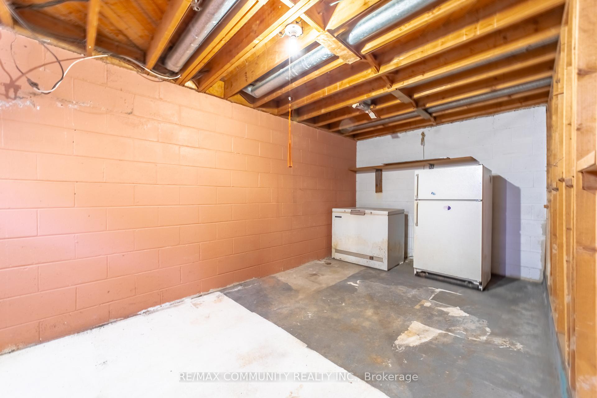 Photo 24 of 906 Marinet Crescent, Pickering, West Shore — HOMEH