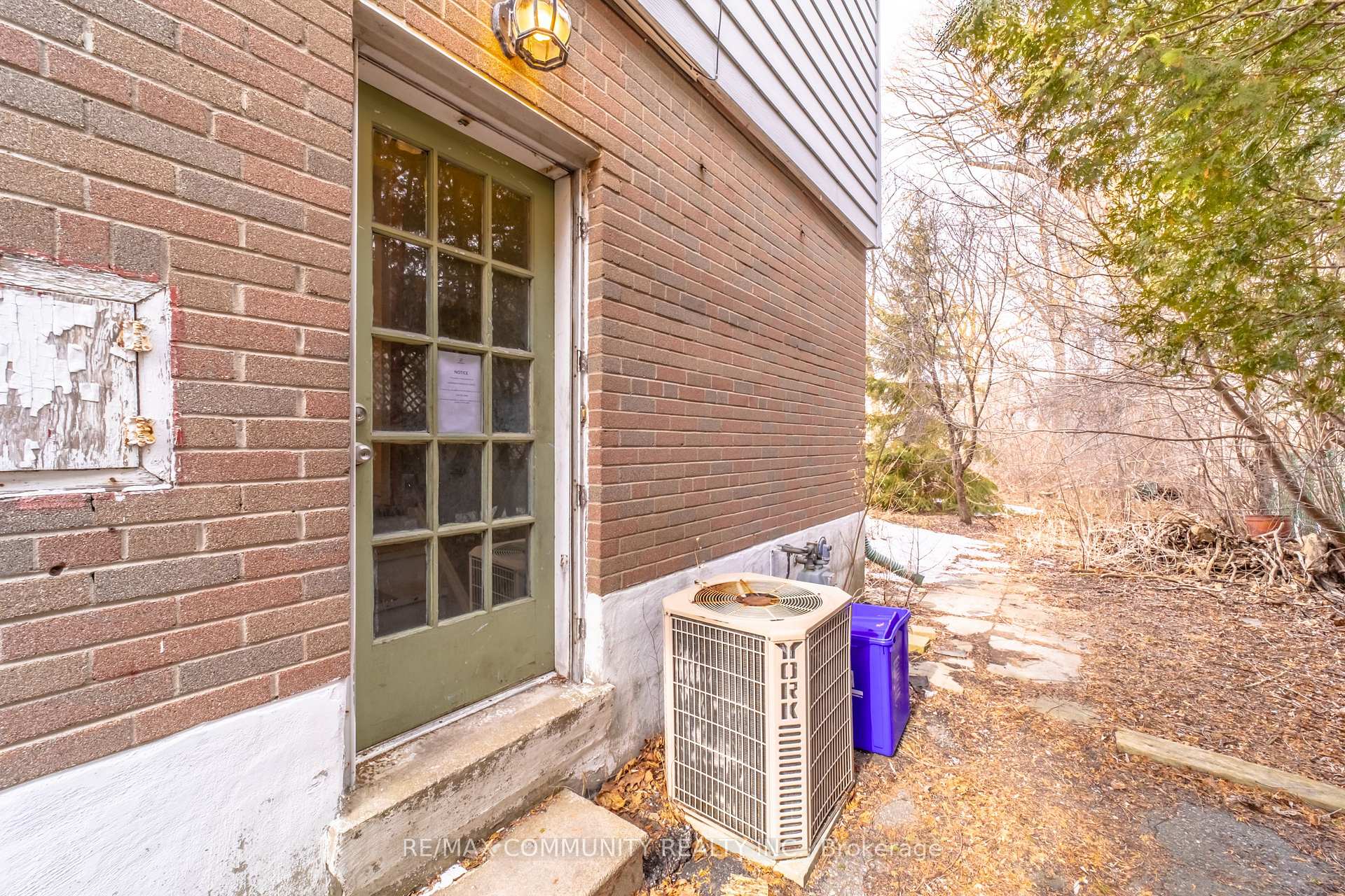 Photo 27 of 906 Marinet Crescent, Pickering, West Shore — HOMEH