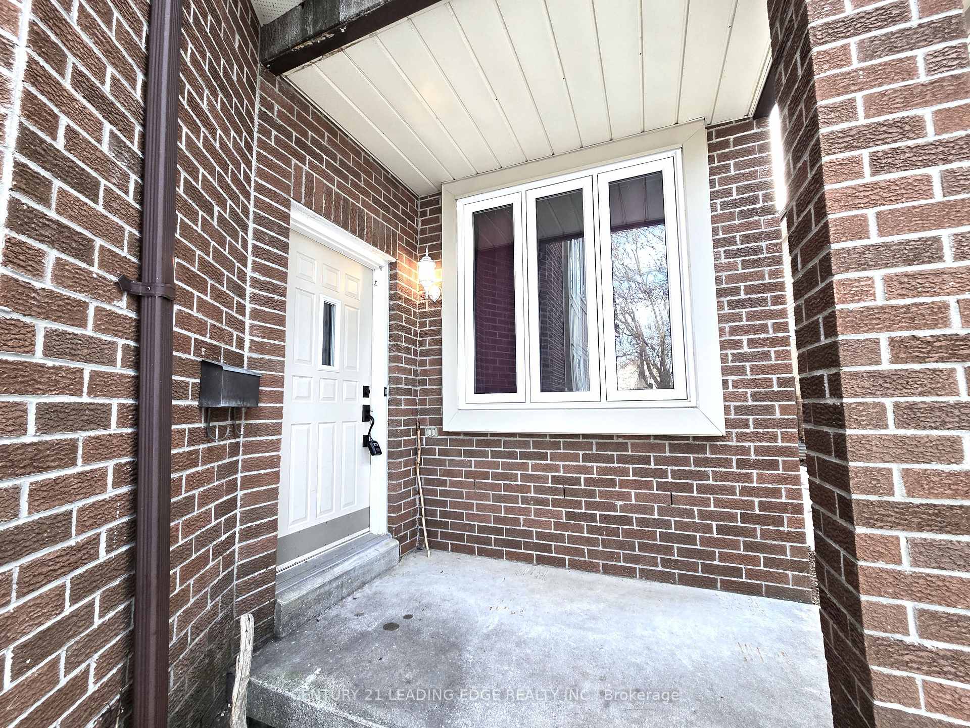 Photo 3 of 1065 Longbow Drive, Pickering, Liverpool — HOMEH