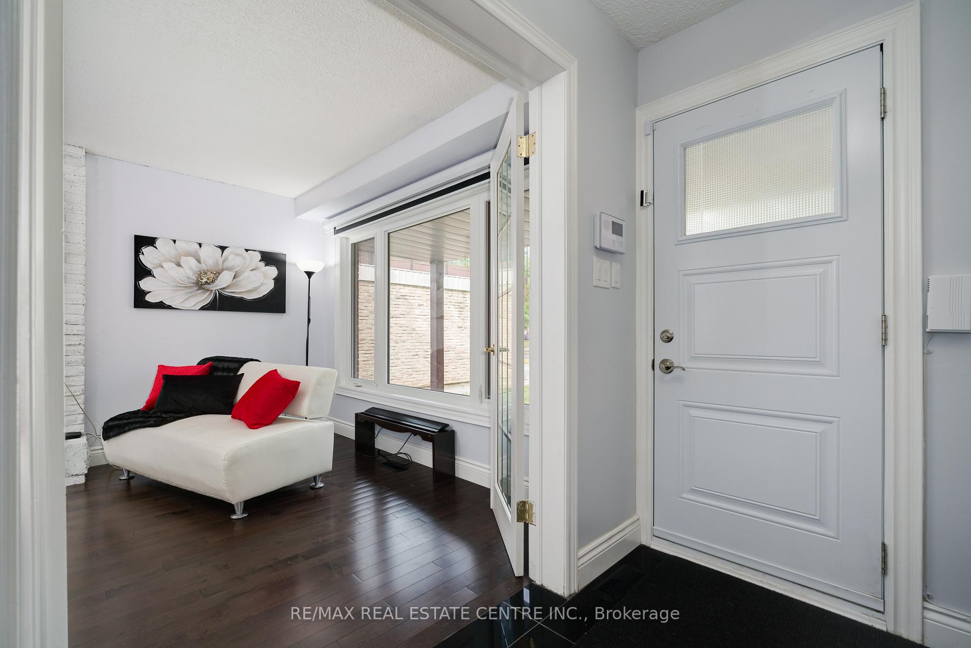 Photo 2 of Unit Cres, 1865 Malden Crescent, Pickering, Liverpool — HOMEH