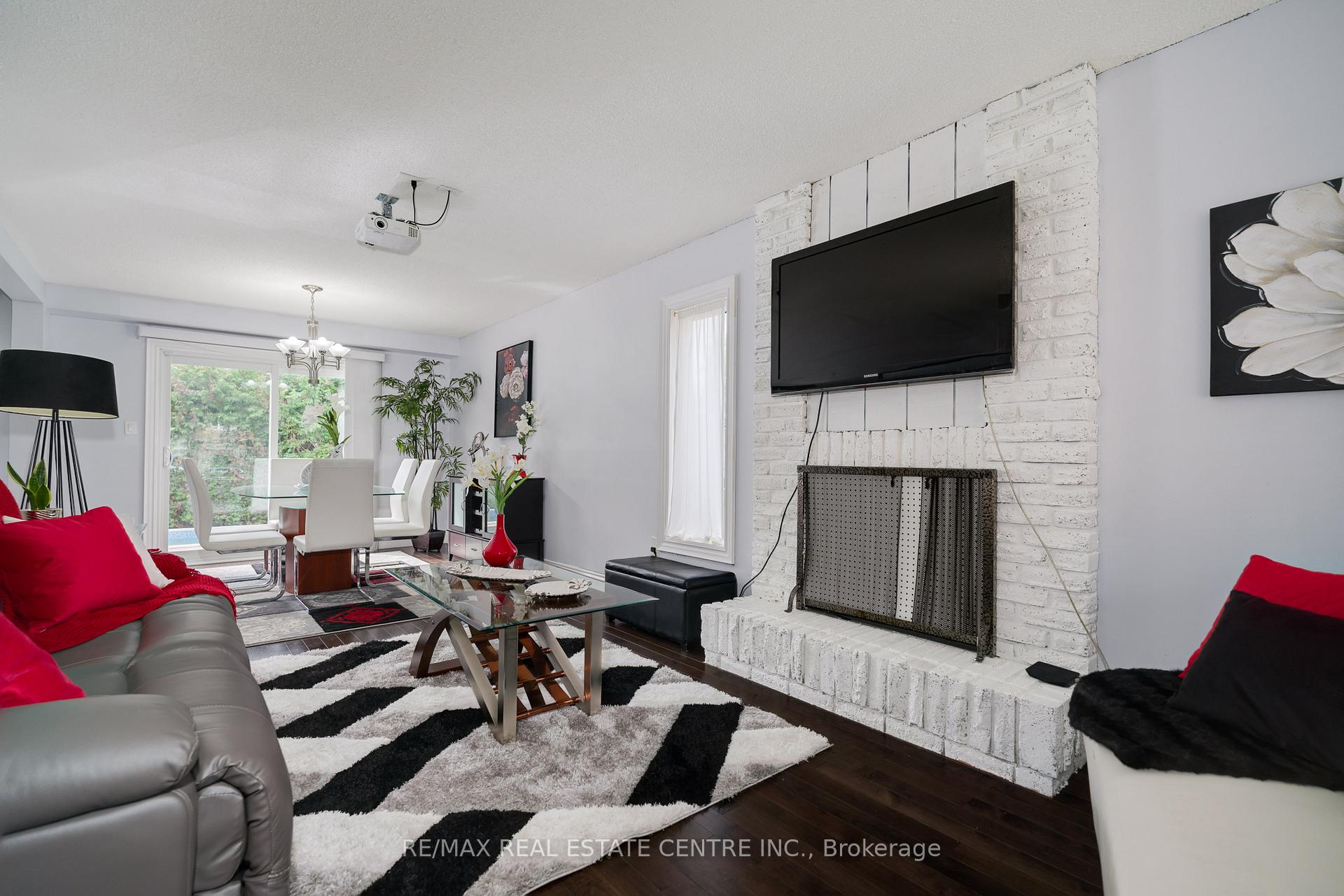 Photo 3 of Unit Cres, 1865 Malden Crescent, Pickering, Liverpool — HOMEH