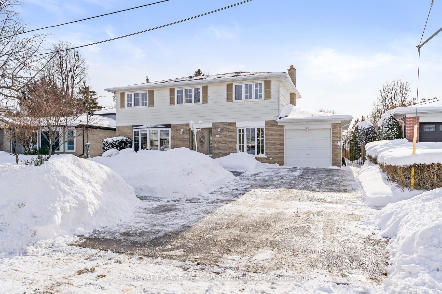 Photo 2 of 29 Stockman Crescent, Halton Hills, Georgetown — HOMEH