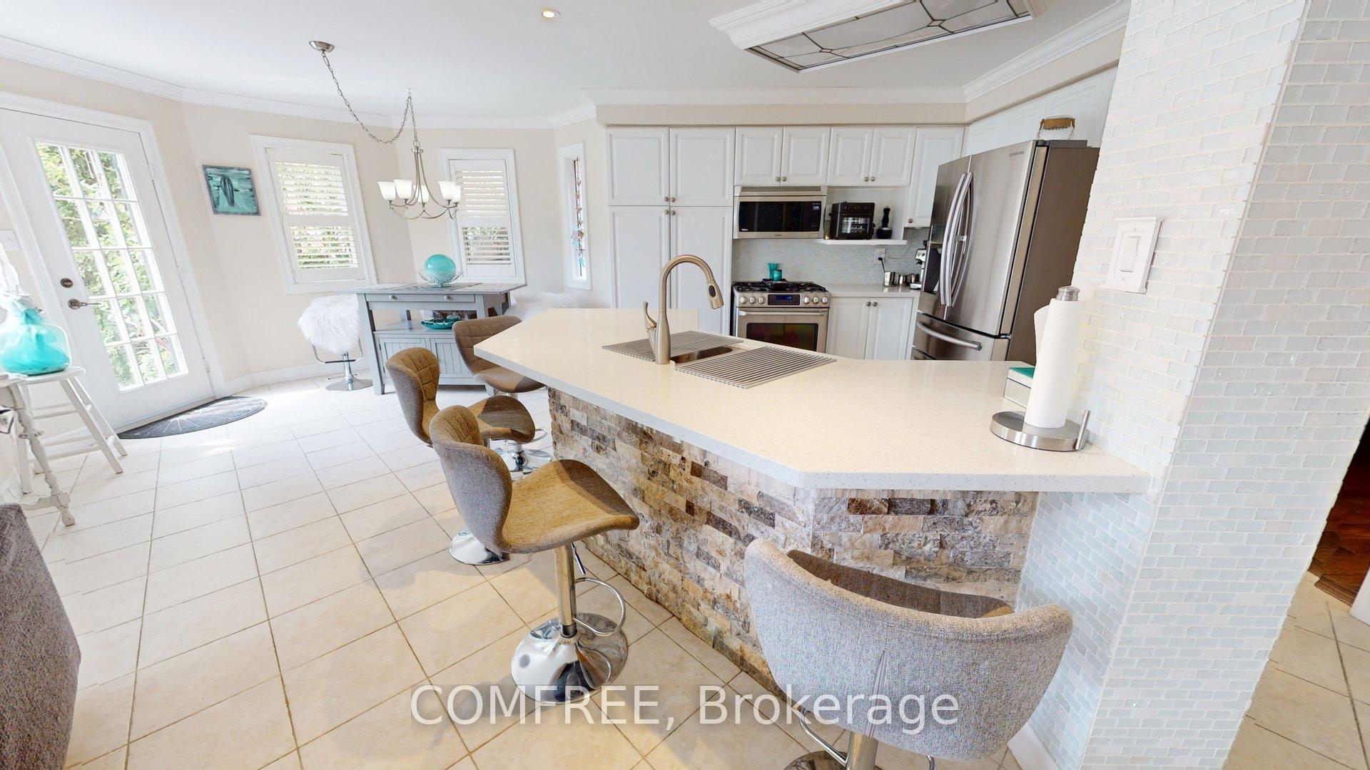 Photo 8 of 21 Mcbeth Place, Whitby, Brooklin — HOMEH