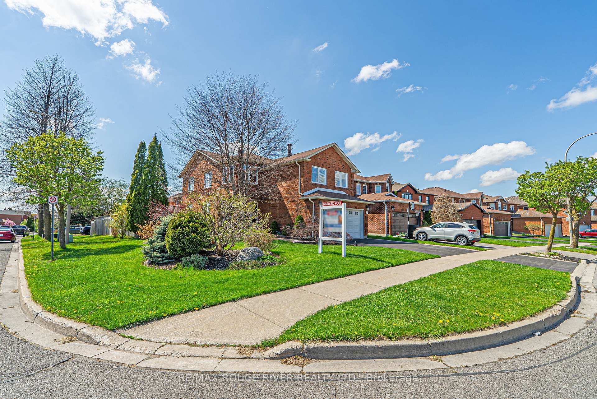 Photo 1 of 32 Fencerow Drive, Whitby, Rolling Acres — HOMEH