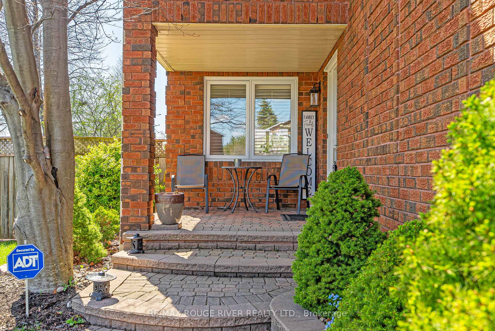 Photo 4 of 32 Fencerow Drive, Whitby, Rolling Acres — HOMEH