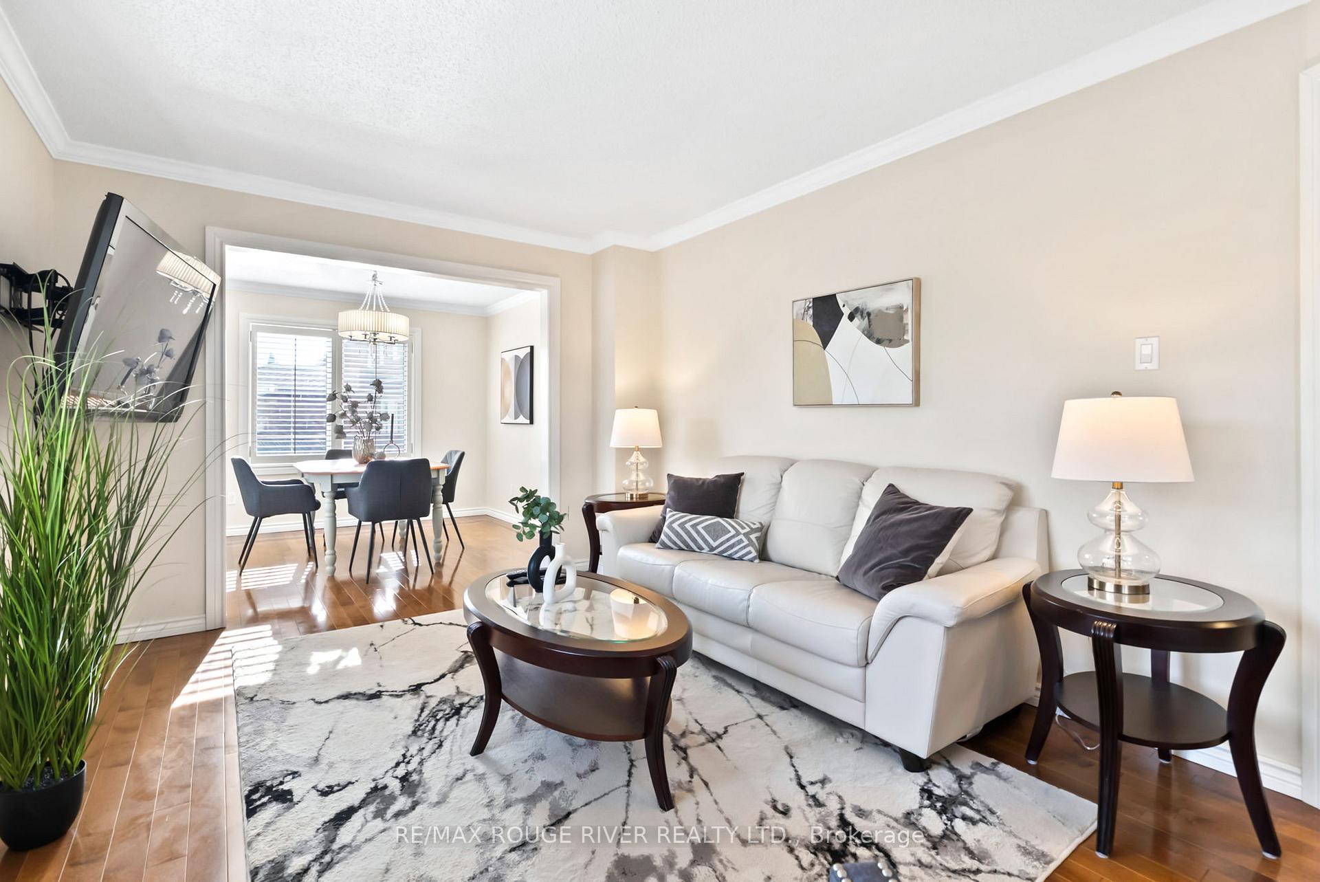 Photo 8 of 32 Fencerow Drive, Whitby, Rolling Acres — HOMEH