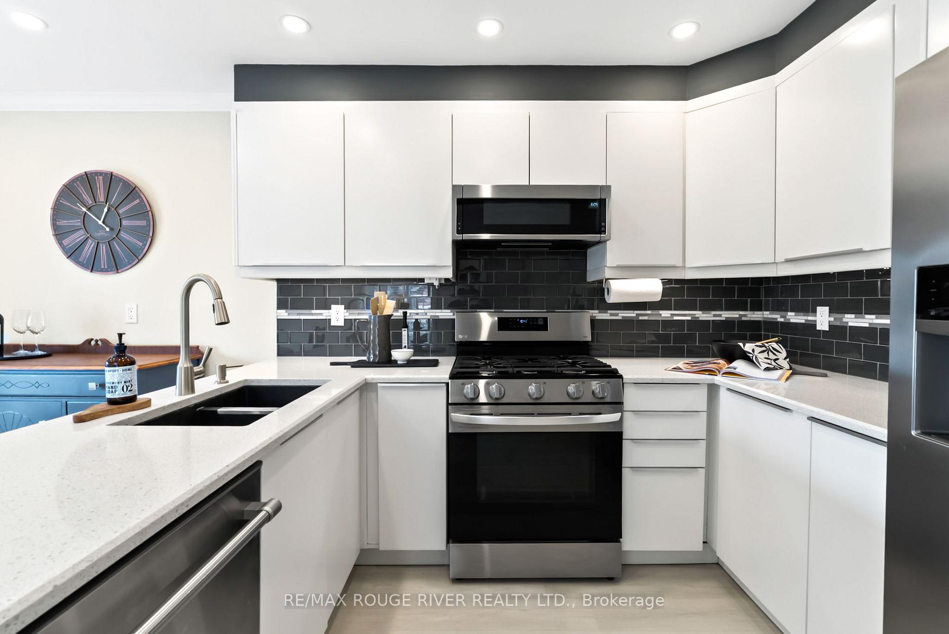 Photo 13 of 32 Fencerow Drive, Whitby, Rolling Acres — HOMEH