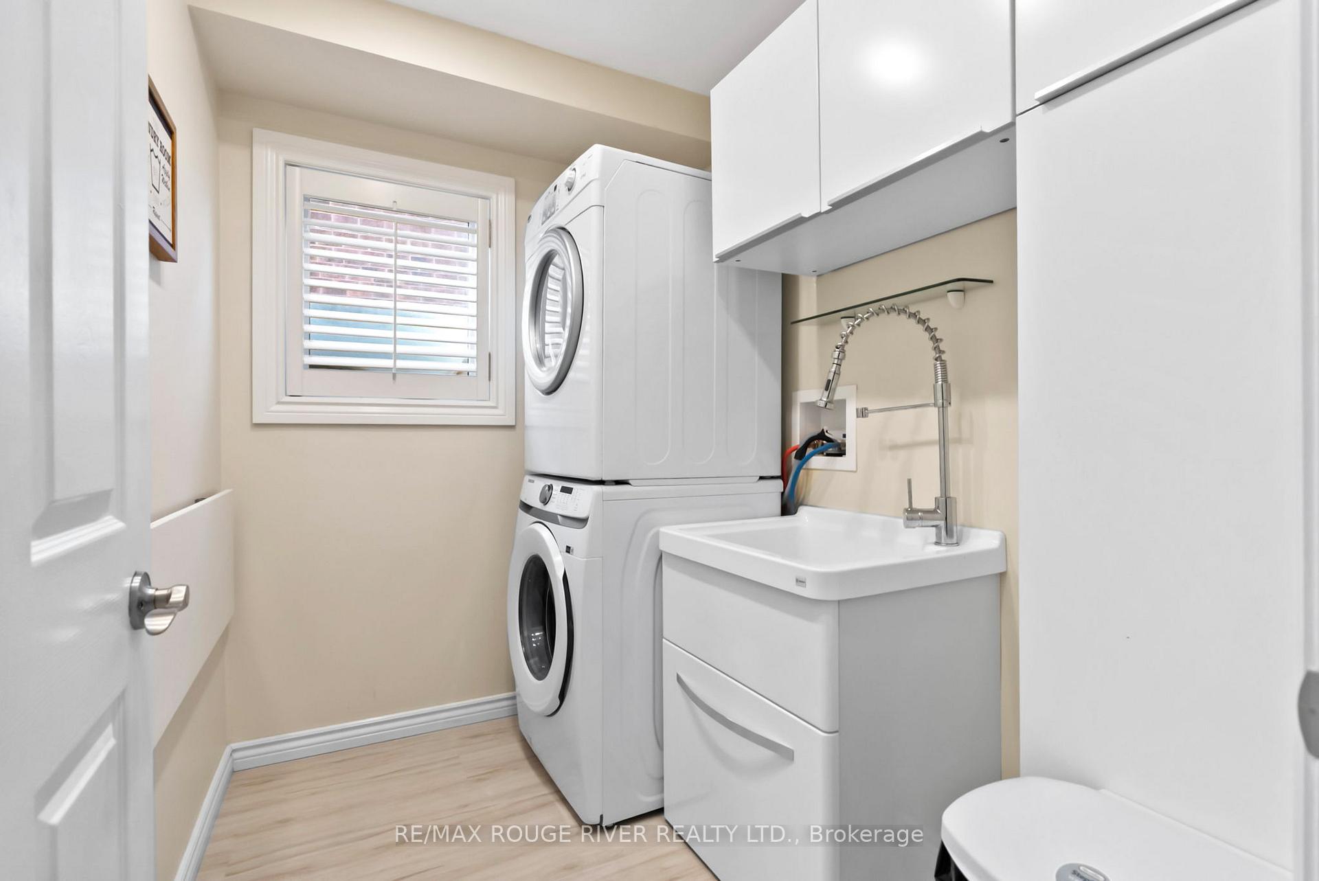 Photo 19 of 32 Fencerow Drive, Whitby, Rolling Acres — HOMEH