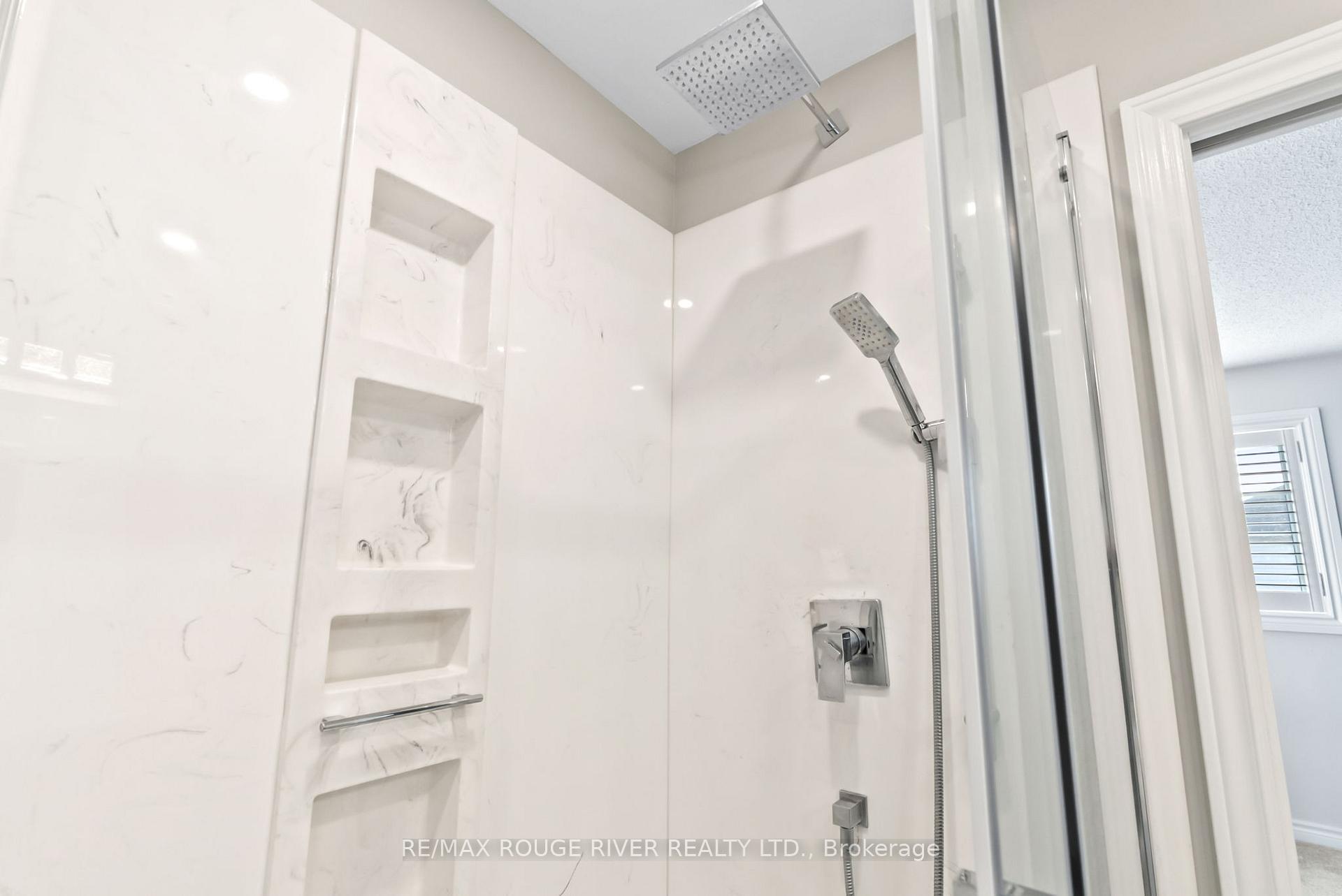 Photo 34 of 32 Fencerow Drive, Whitby, Rolling Acres — HOMEH