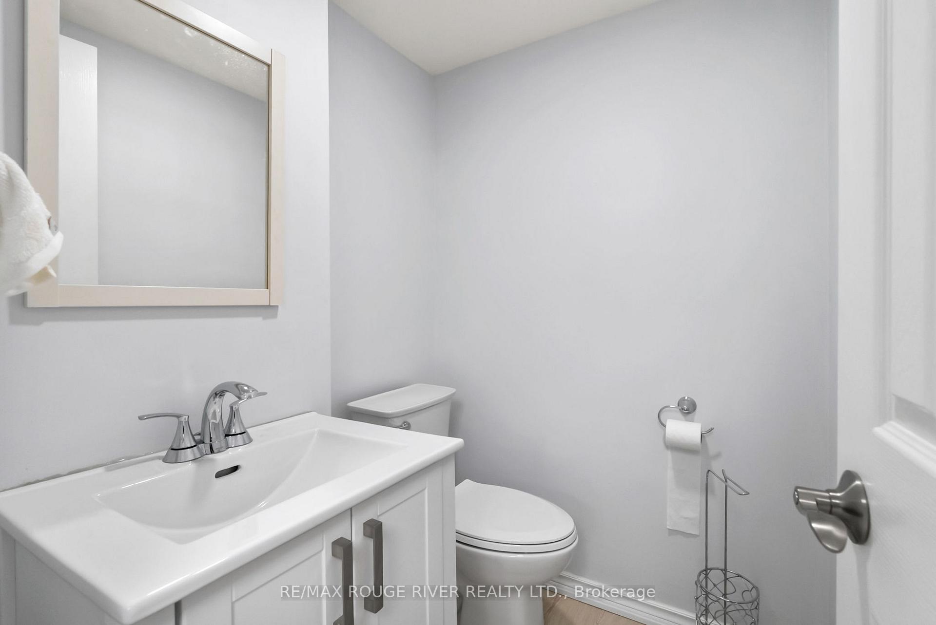 Photo 37 of 32 Fencerow Drive, Whitby, Rolling Acres — HOMEH