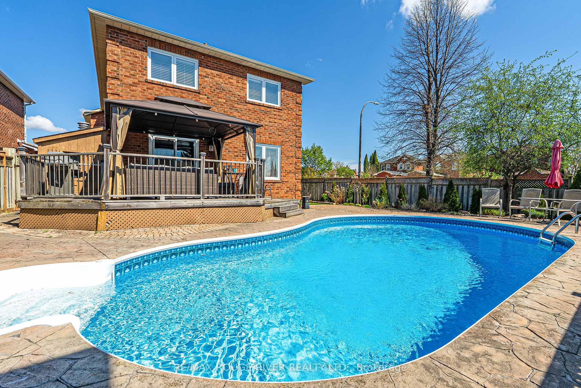 Photo 38 of 32 Fencerow Drive, Whitby, Rolling Acres — HOMEH