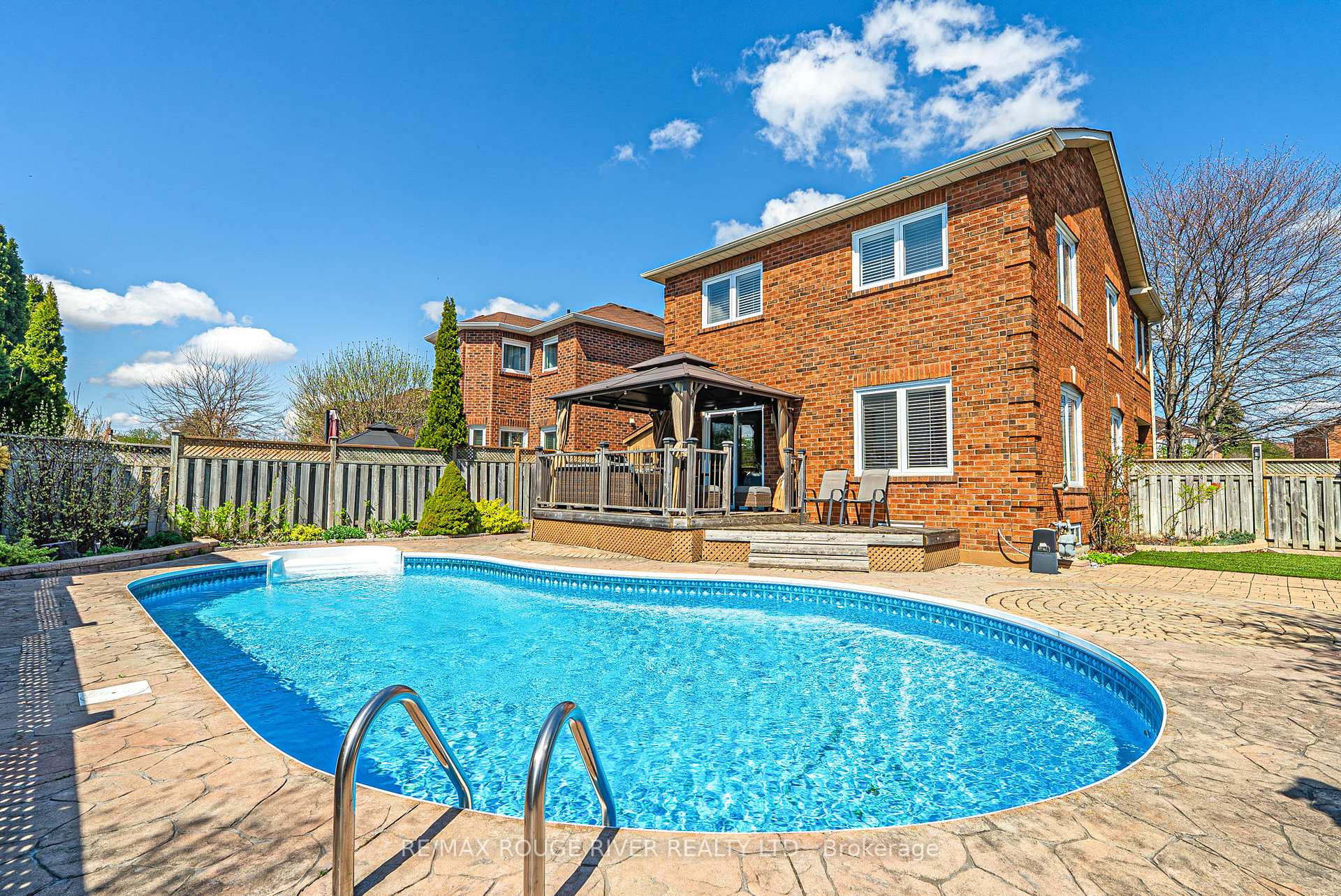 Photo 39 of 32 Fencerow Drive, Whitby, Rolling Acres — HOMEH