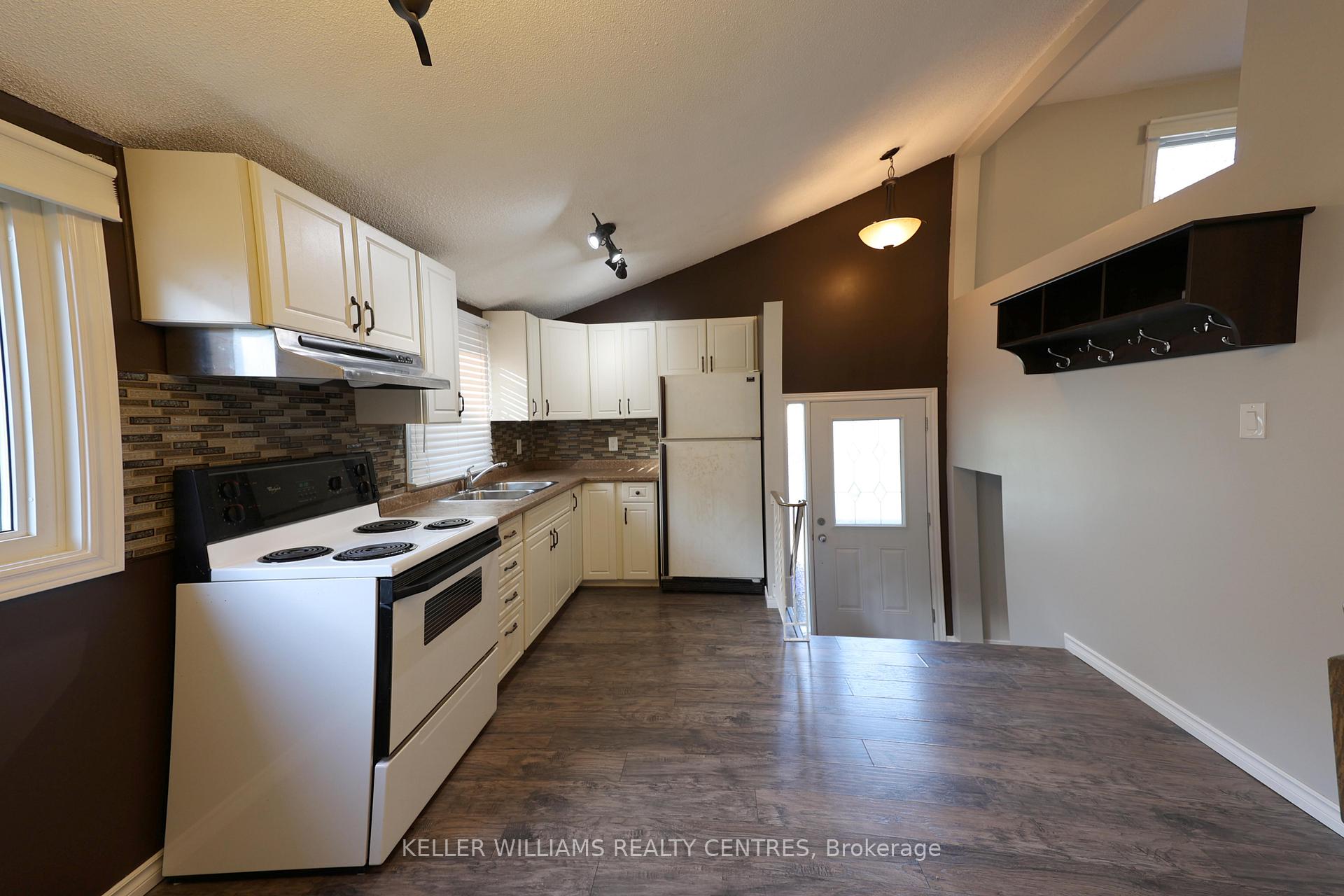 Photo 5 of Unit A, 26 Melinda Crescent, Barrie, Allandale — HOMEH