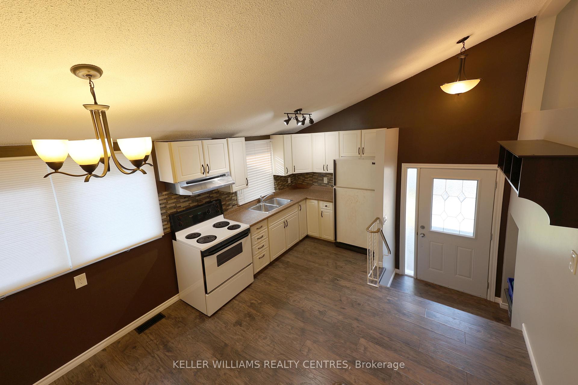 Photo 4 of Unit A, 26 Melinda Crescent, Barrie, Allandale — HOMEH