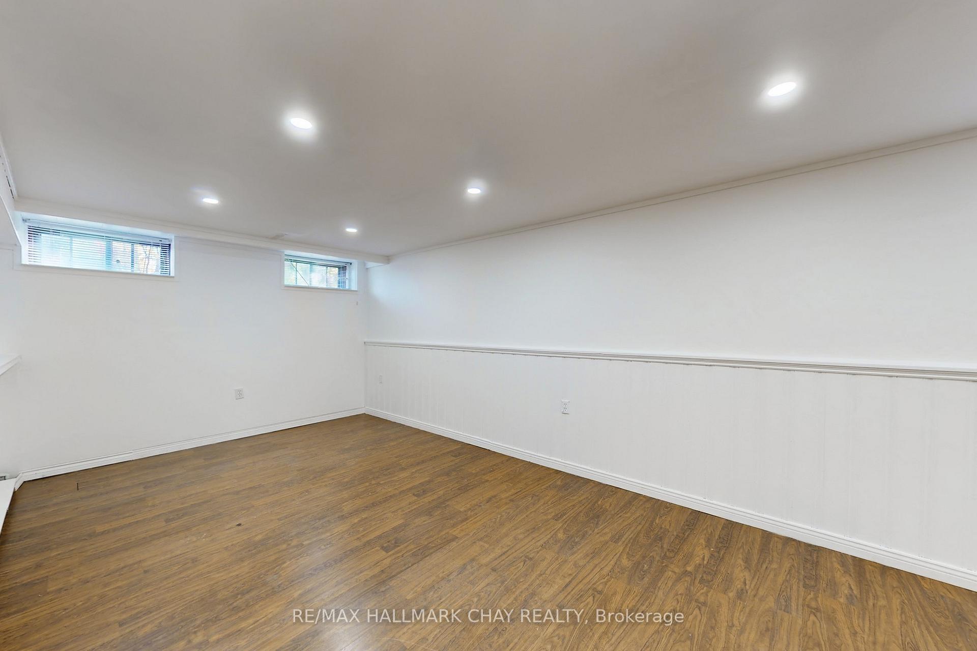Photo 4 of 46 Kemano Road, Aurora, Aurora Heights — HOMEH