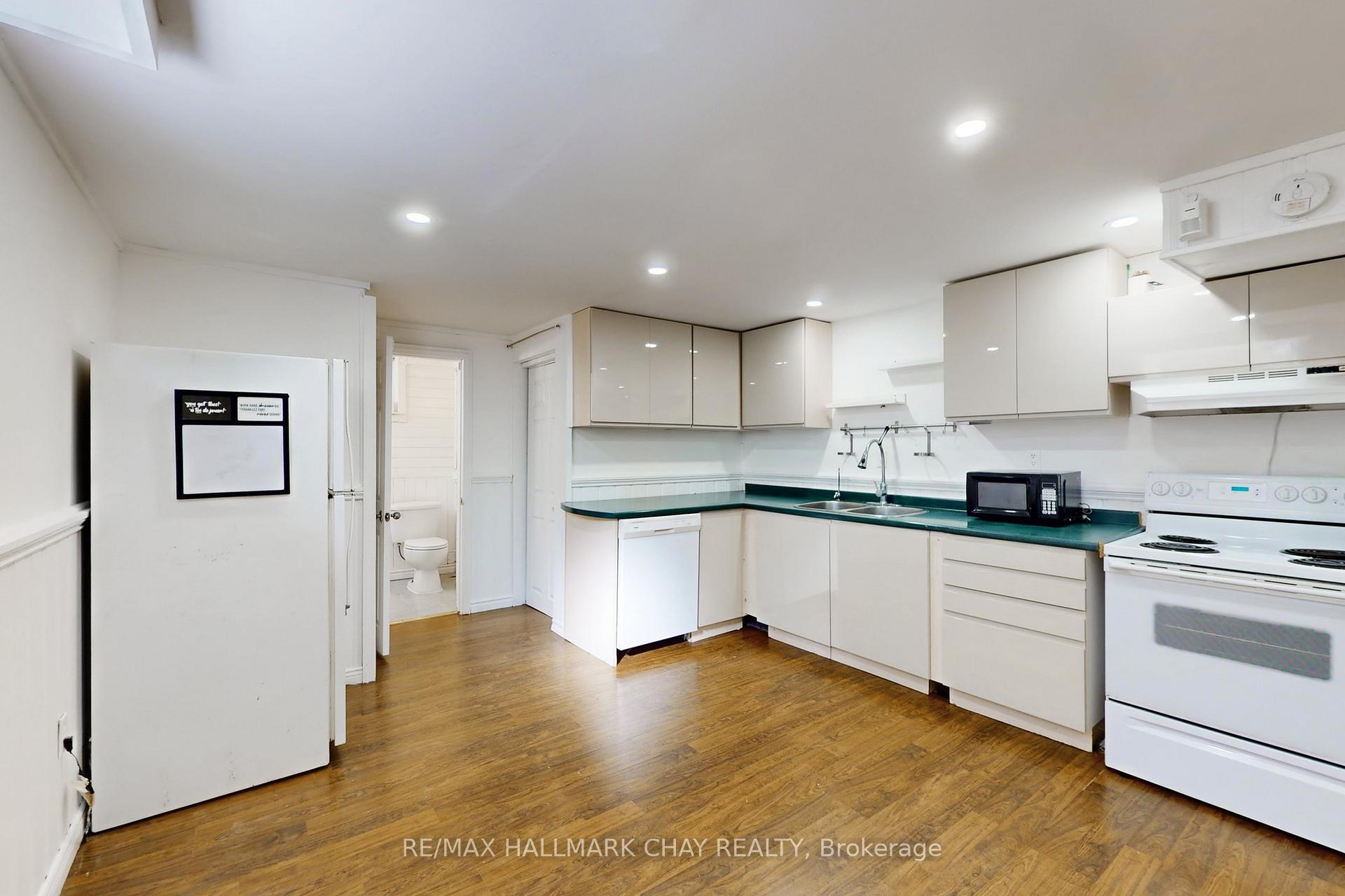Photo 5 of 46 Kemano Road, Aurora, Aurora Heights — HOMEH