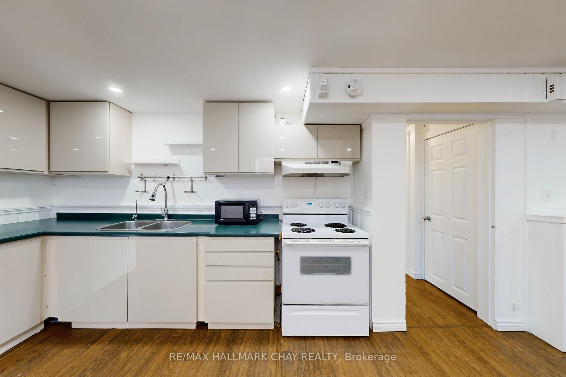 Photo 6 of 46 Kemano Road, Aurora, Aurora Heights — HOMEH