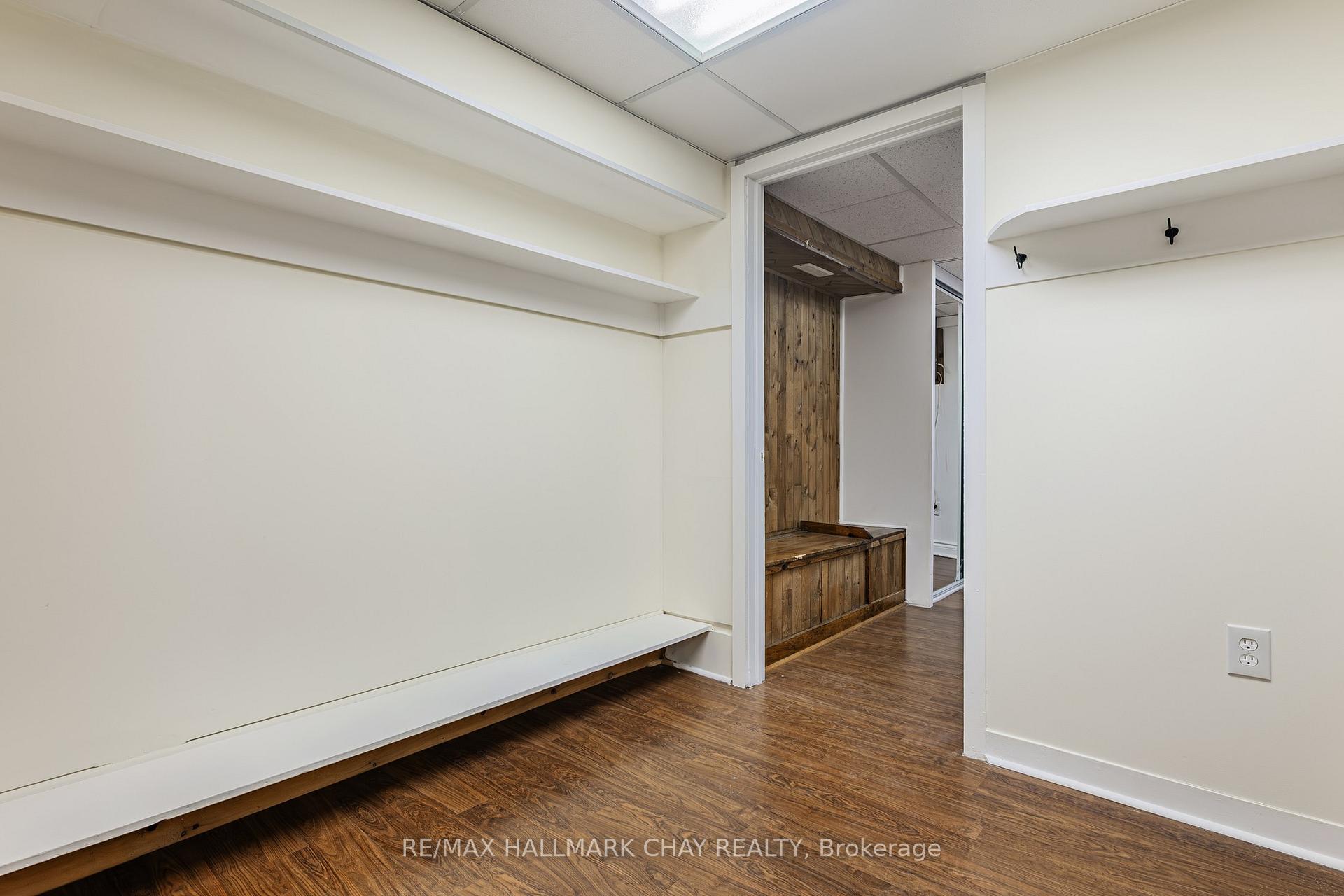 Photo 11 of 46 Kemano Road, Aurora, Aurora Heights — HOMEH