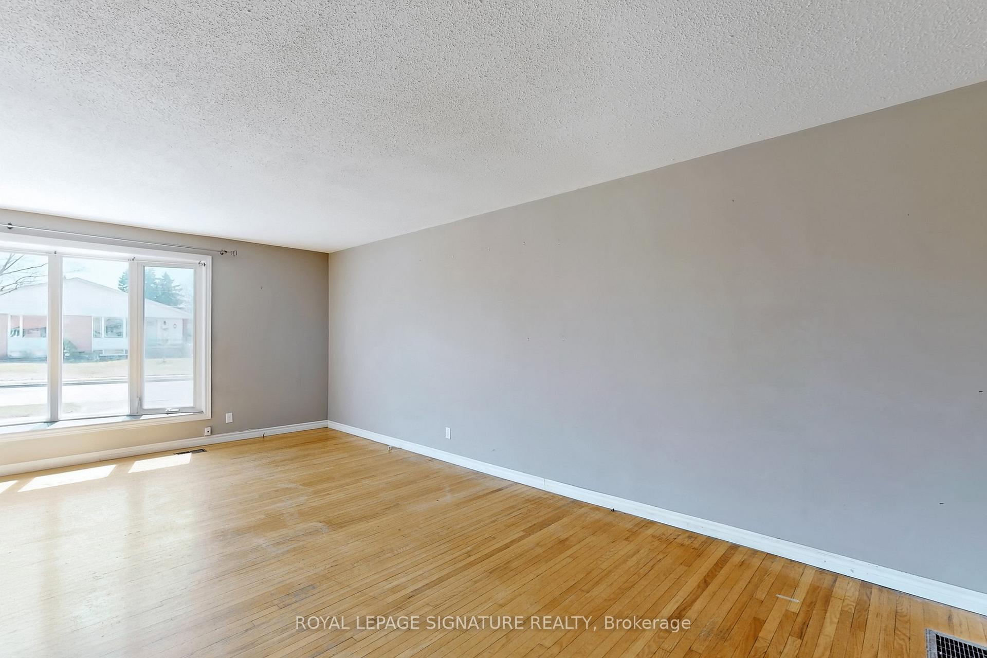 Photo 4 of 774 Krosno Boulevard, Pickering, Bay Ridges — HOMEH