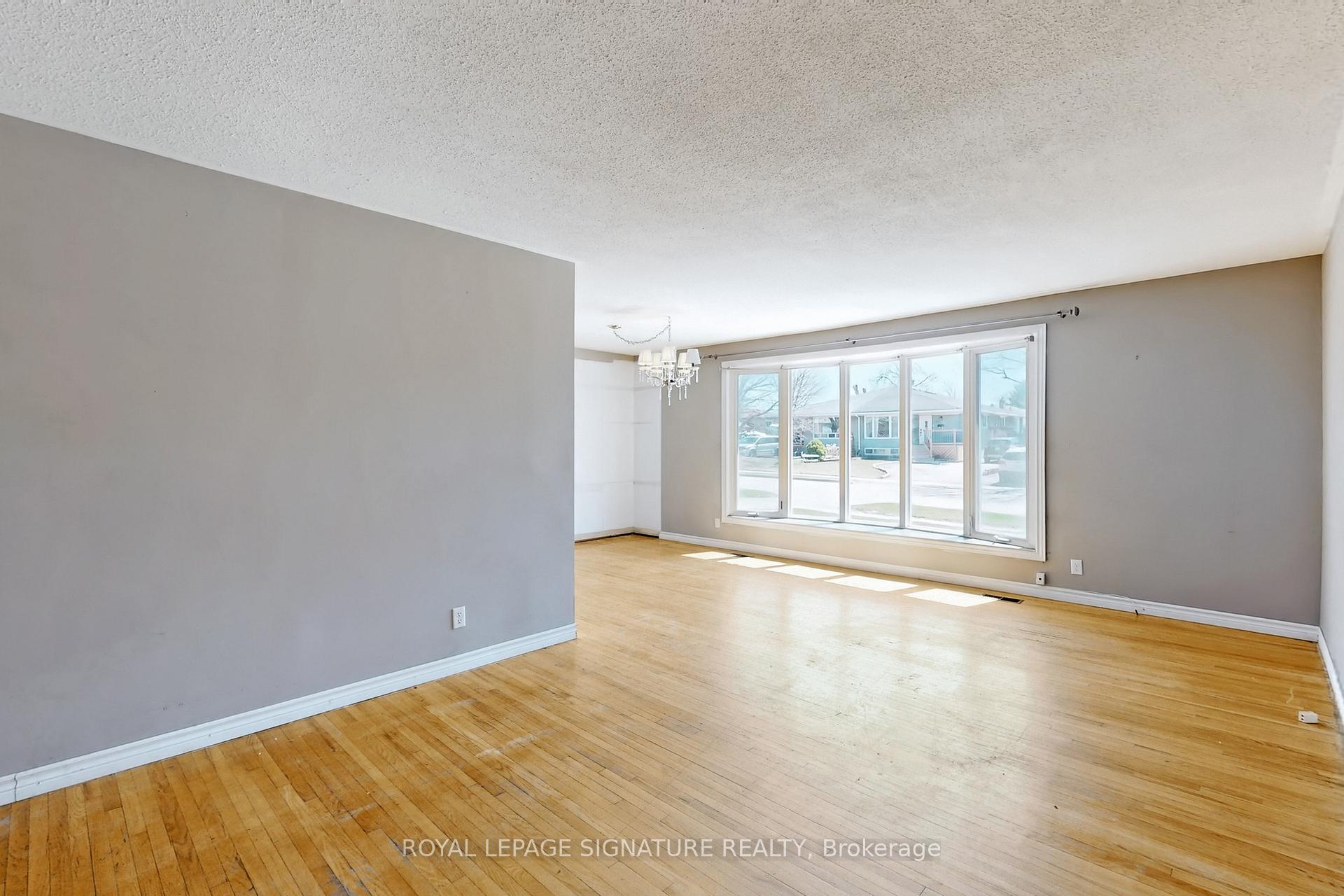 Photo 5 of 774 Krosno Boulevard, Pickering, Bay Ridges — HOMEH
