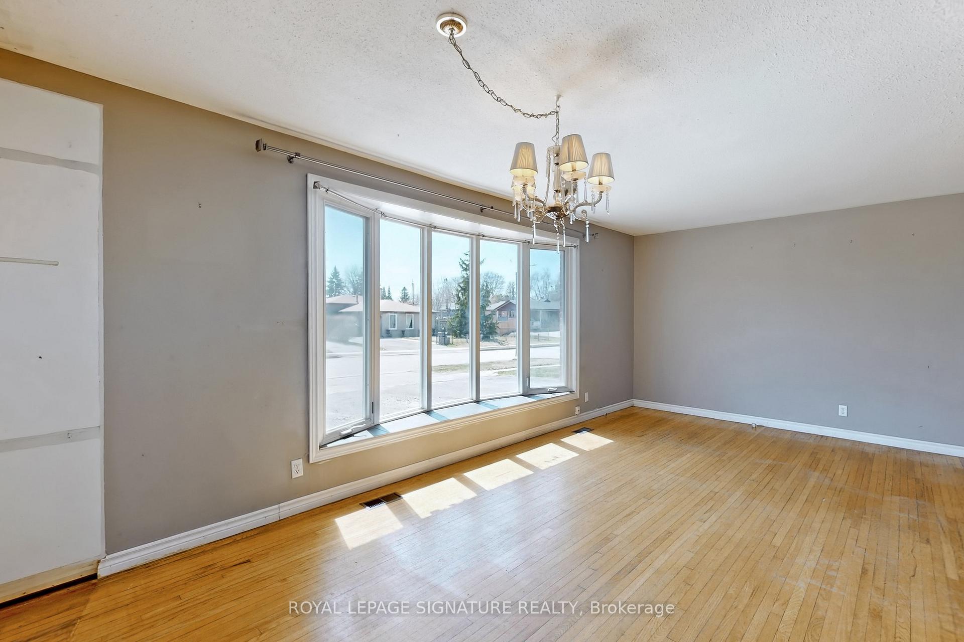 Photo 6 of 774 Krosno Boulevard, Pickering, Bay Ridges — HOMEH