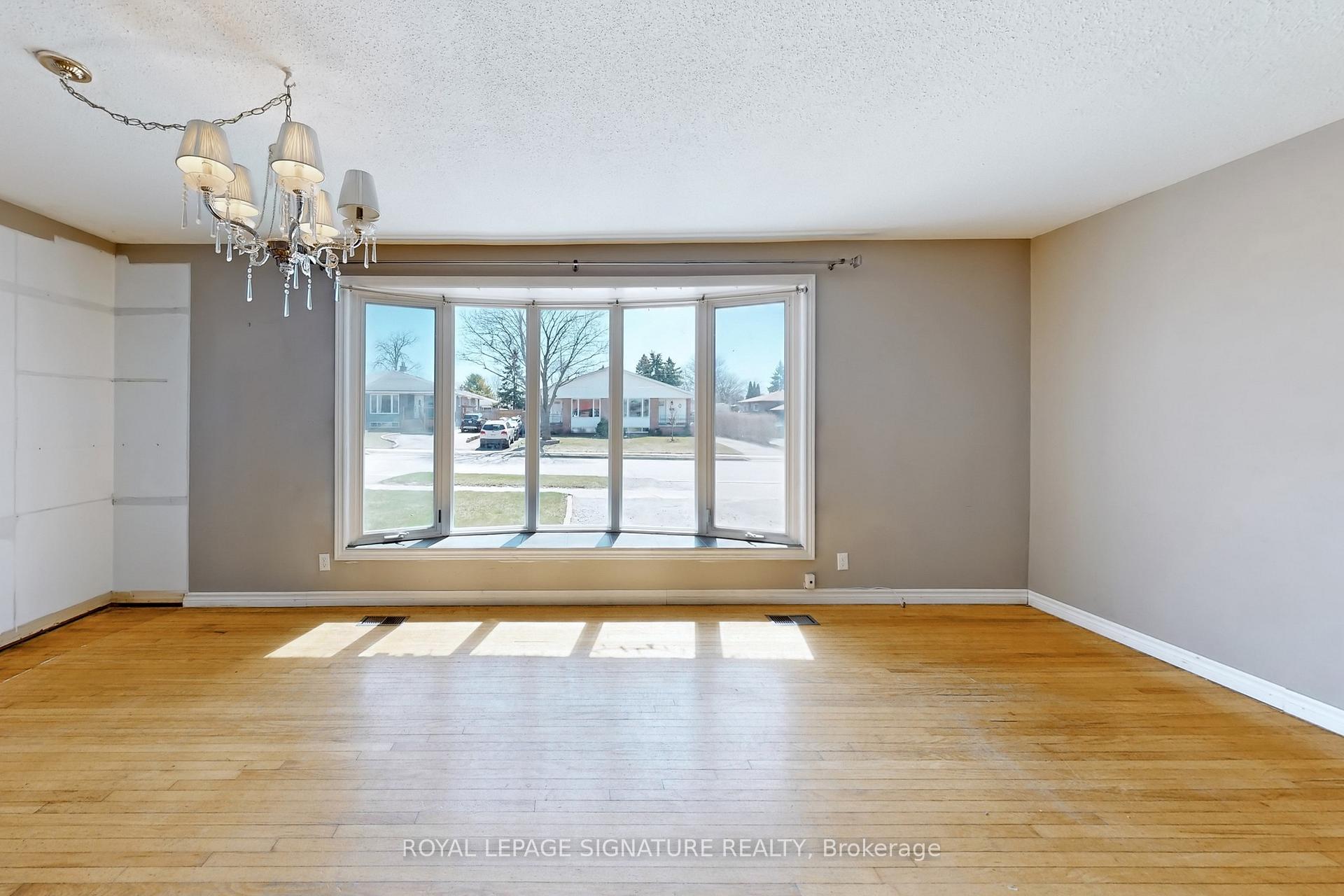 Photo 7 of 774 Krosno Boulevard, Pickering, Bay Ridges — HOMEH