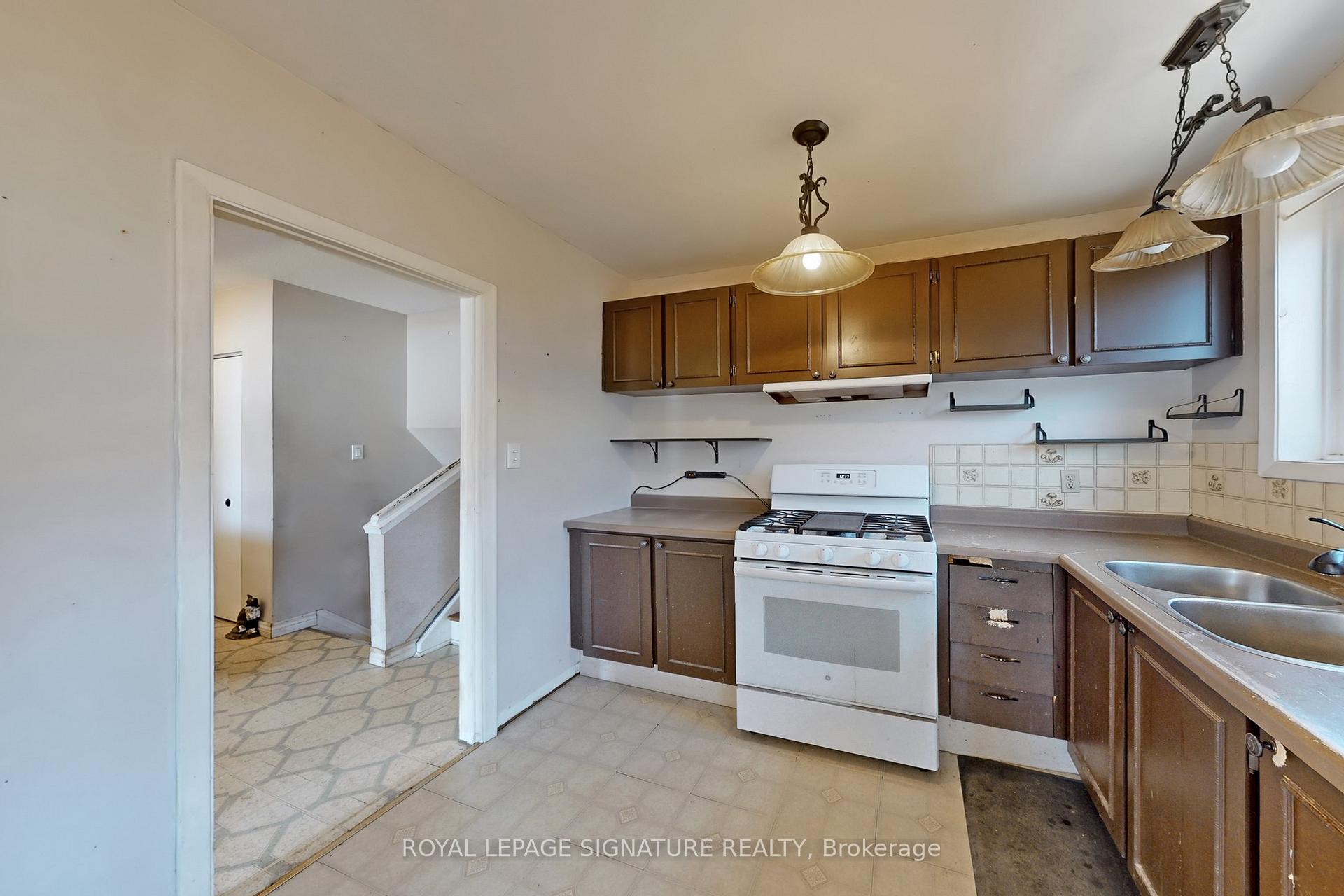 Photo 11 of 774 Krosno Boulevard, Pickering, Bay Ridges — HOMEH