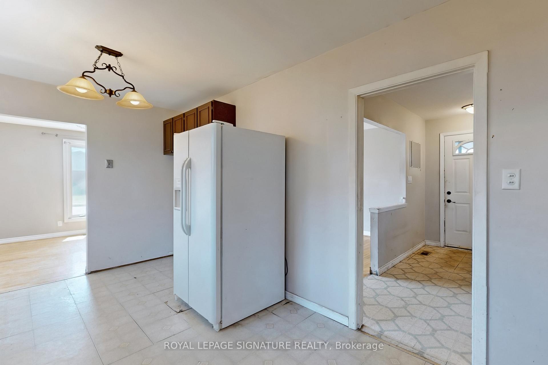 Photo 12 of 774 Krosno Boulevard, Pickering, Bay Ridges — HOMEH