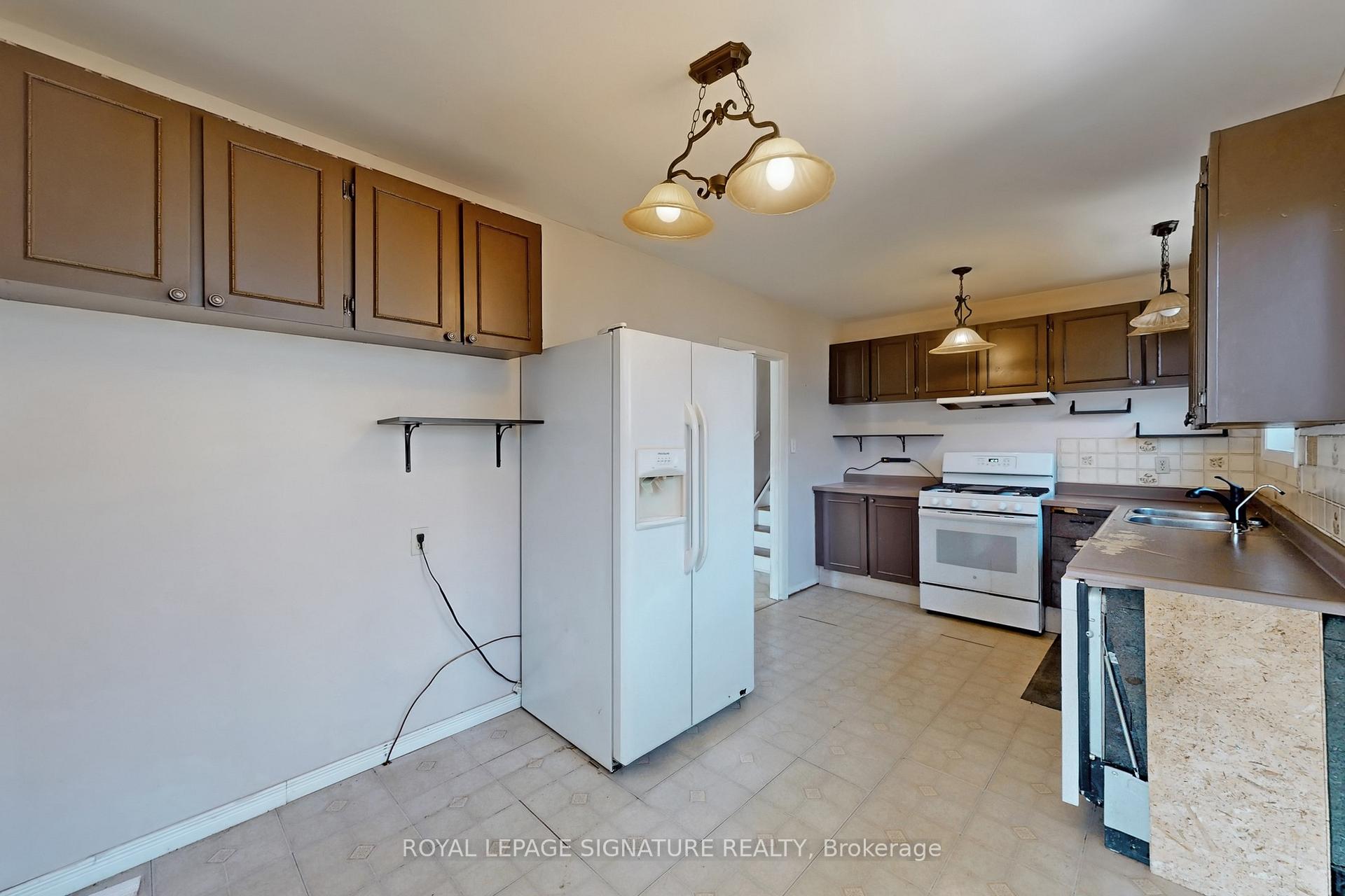 Photo 13 of 774 Krosno Boulevard, Pickering, Bay Ridges — HOMEH