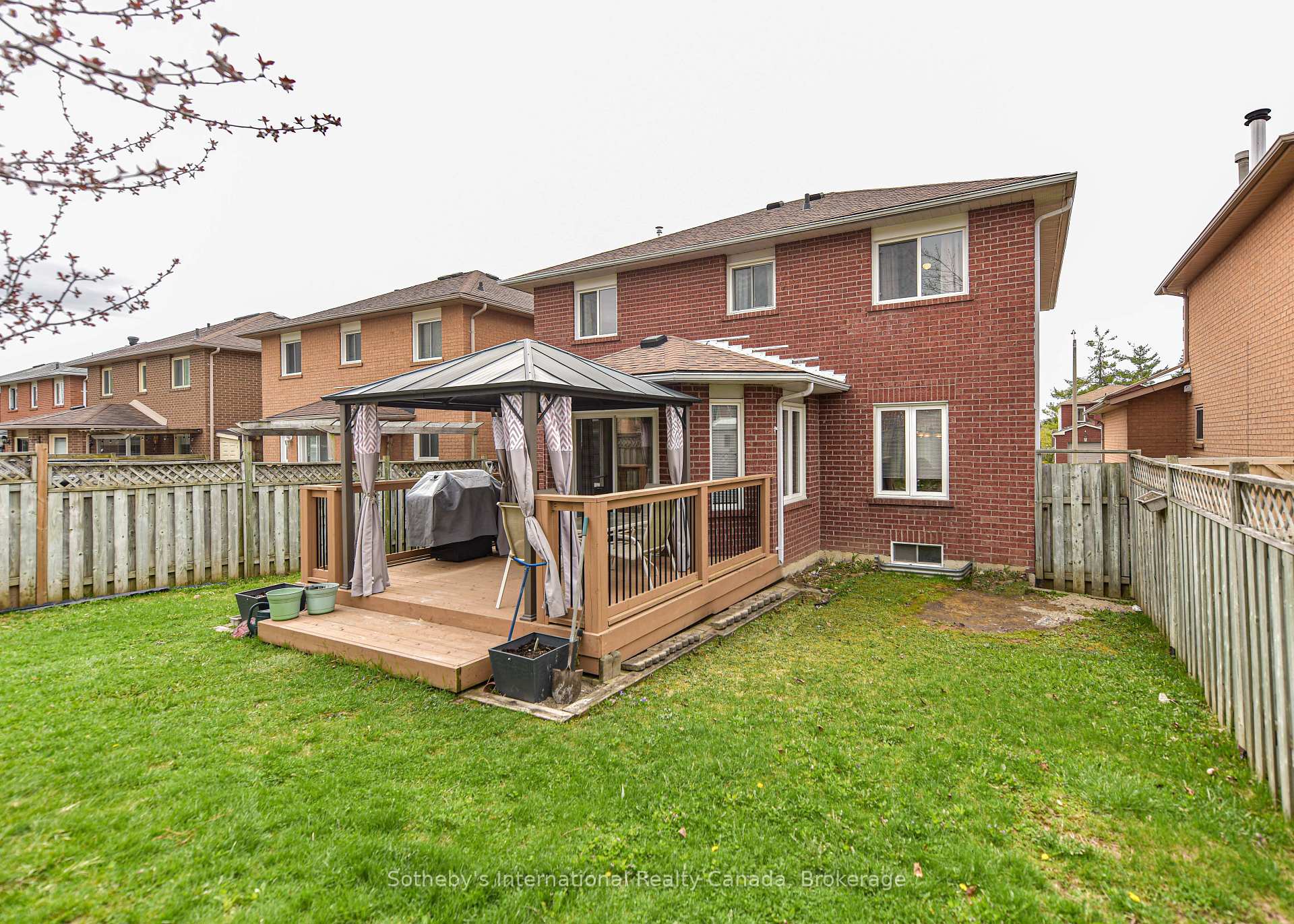 Photo 8 of 13 Burke Drive, Barrie, West Bayfield — HOMEH